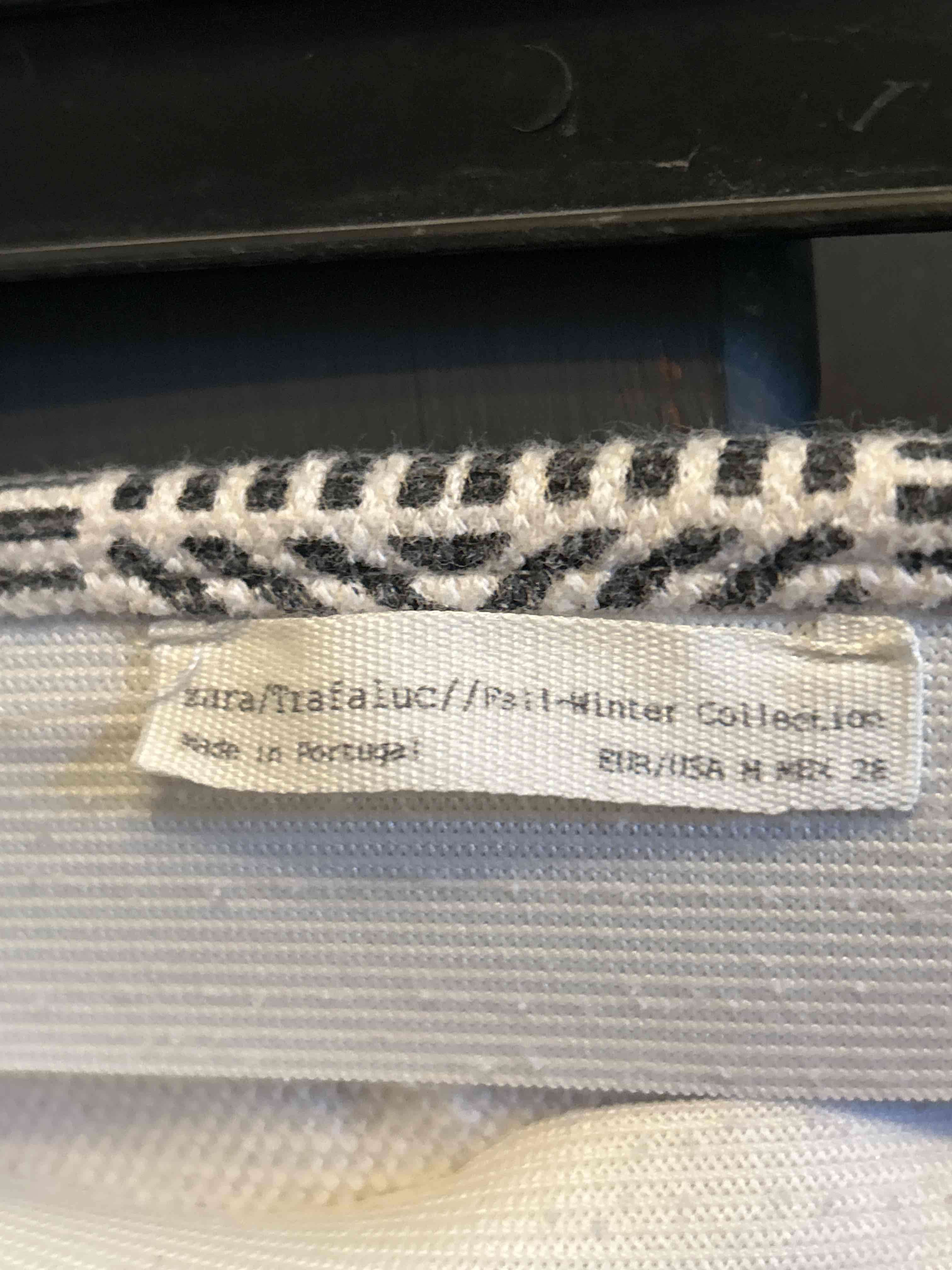 Falda corta estampada en blanco y negro - miniatura 2