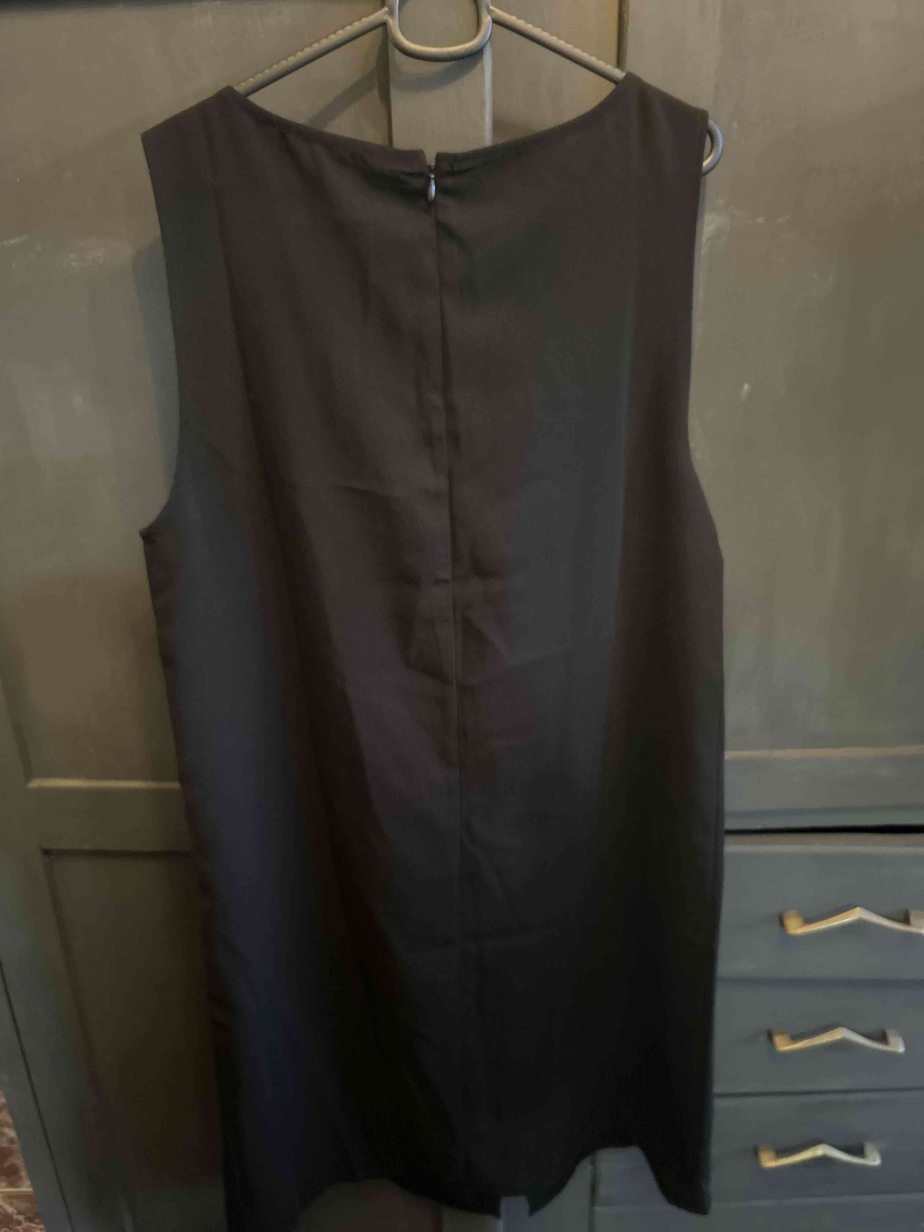 Vestido negro elegante mujer - miniatura 3