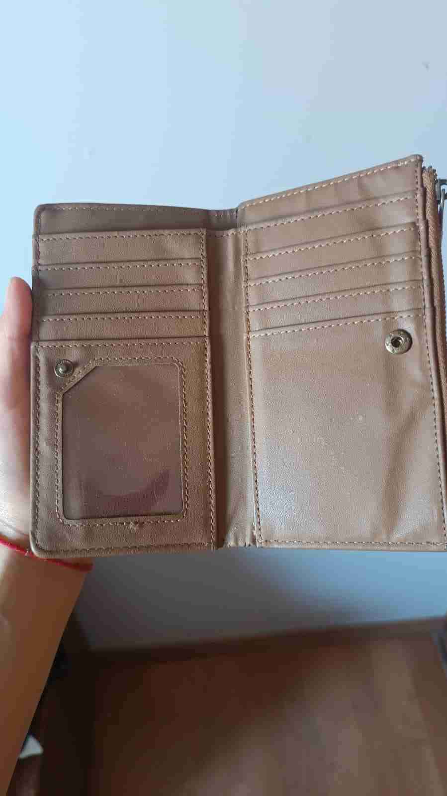 Billetera grabada en relieve - miniatura 2