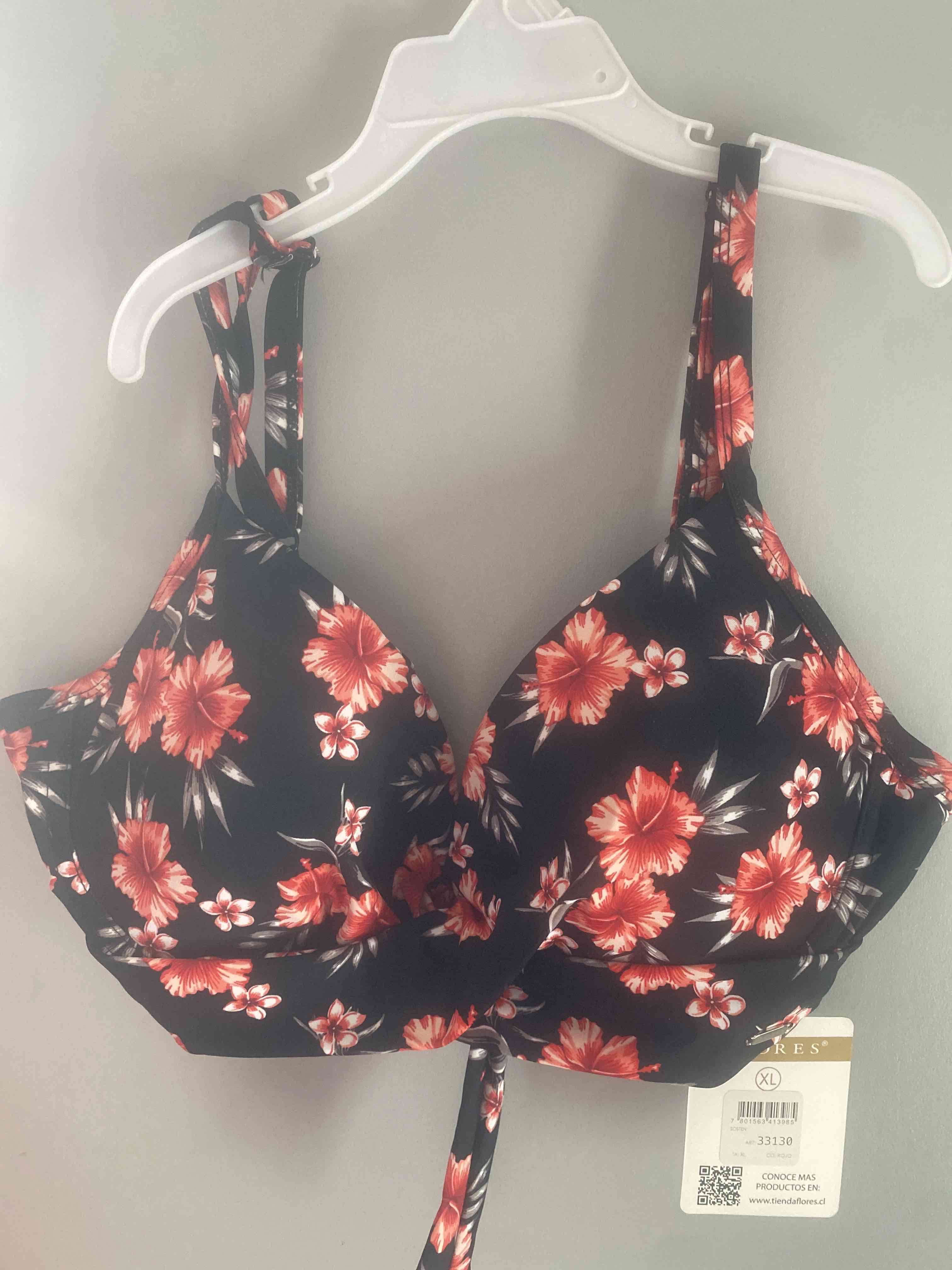 Top floral negro con rojo XL