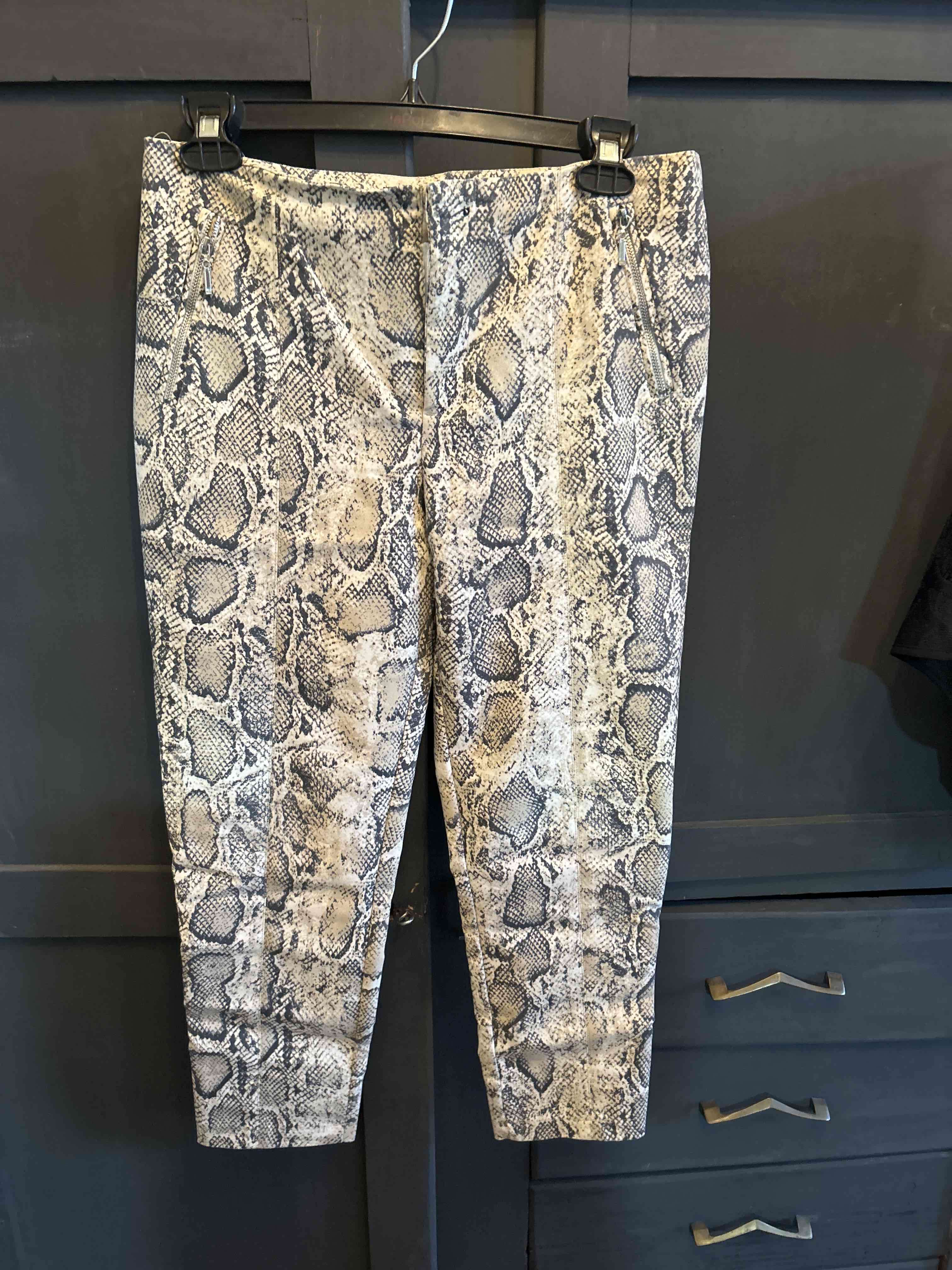 Pantalones estampado serpiente