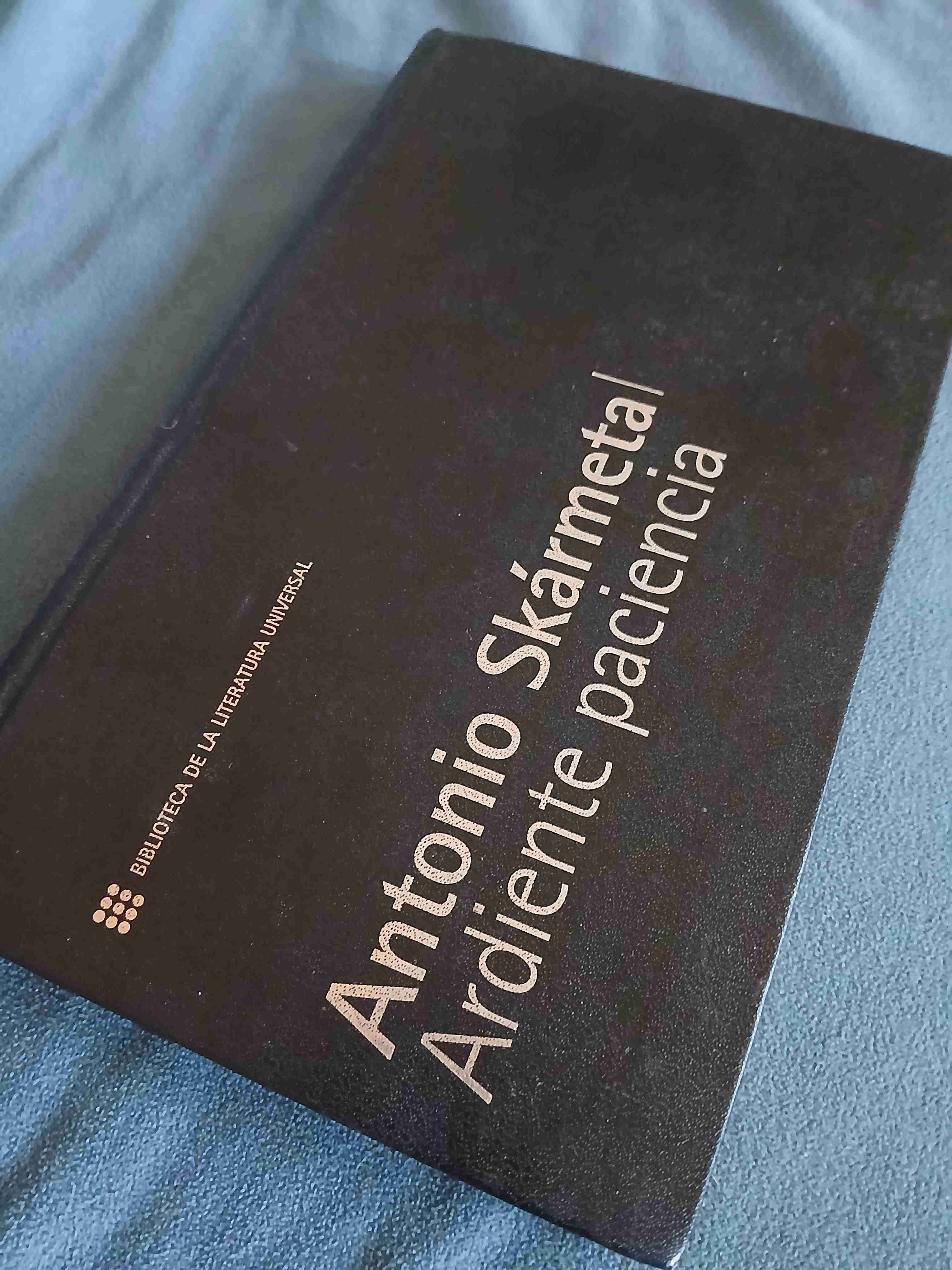 Libro 'Ardiente Paciencia' Antonio Skármeta
