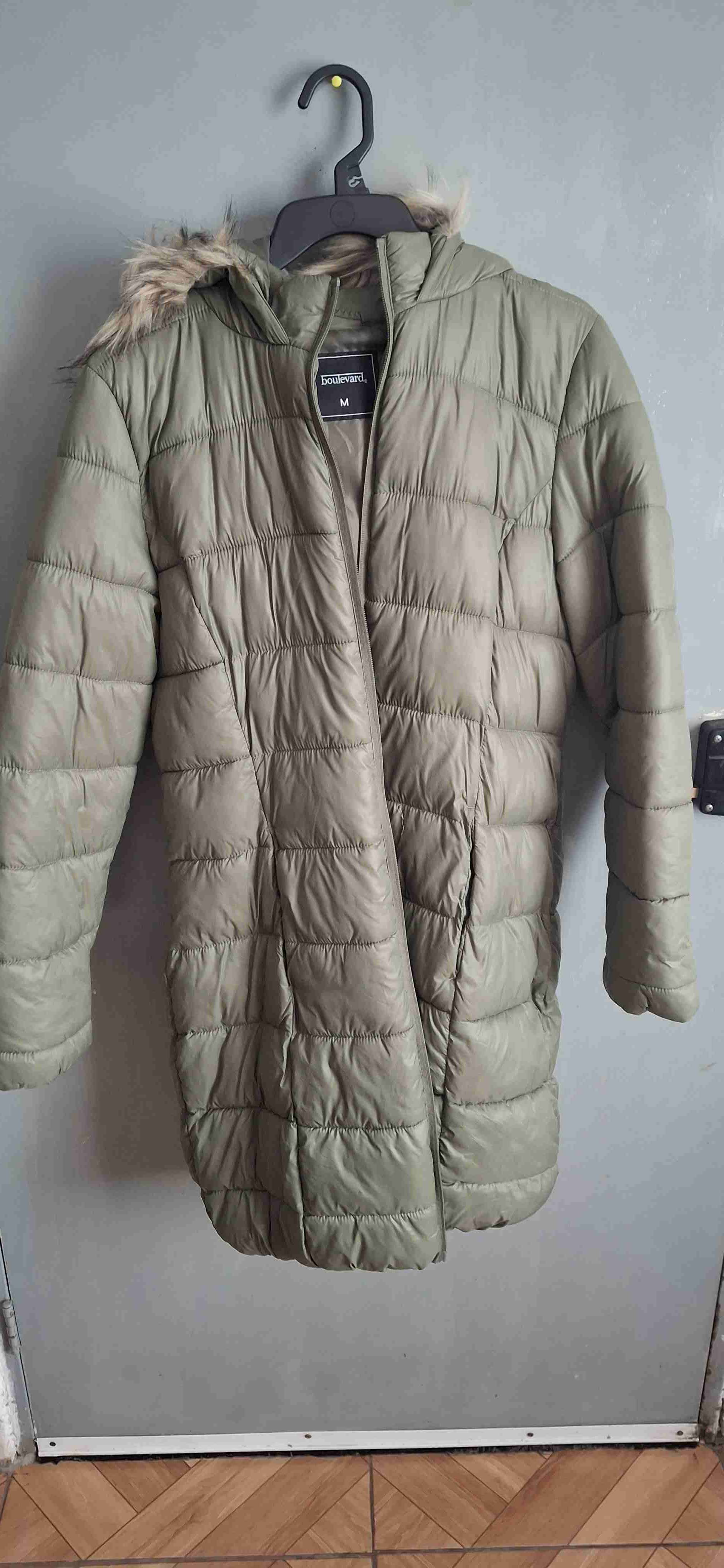 Chaqueta larga con gorro - miniatura 2