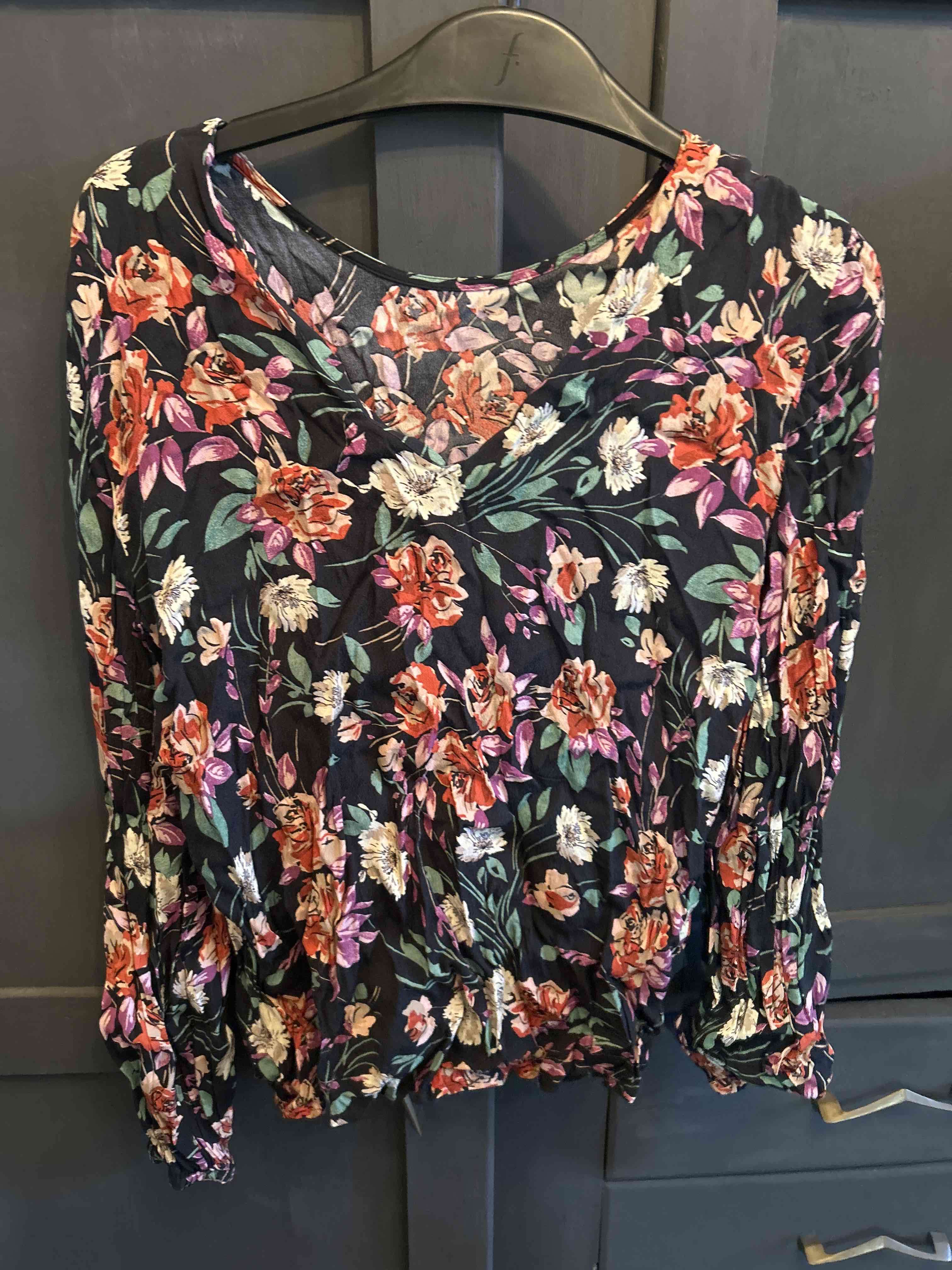 Blusa floral mangas largas - miniatura 2