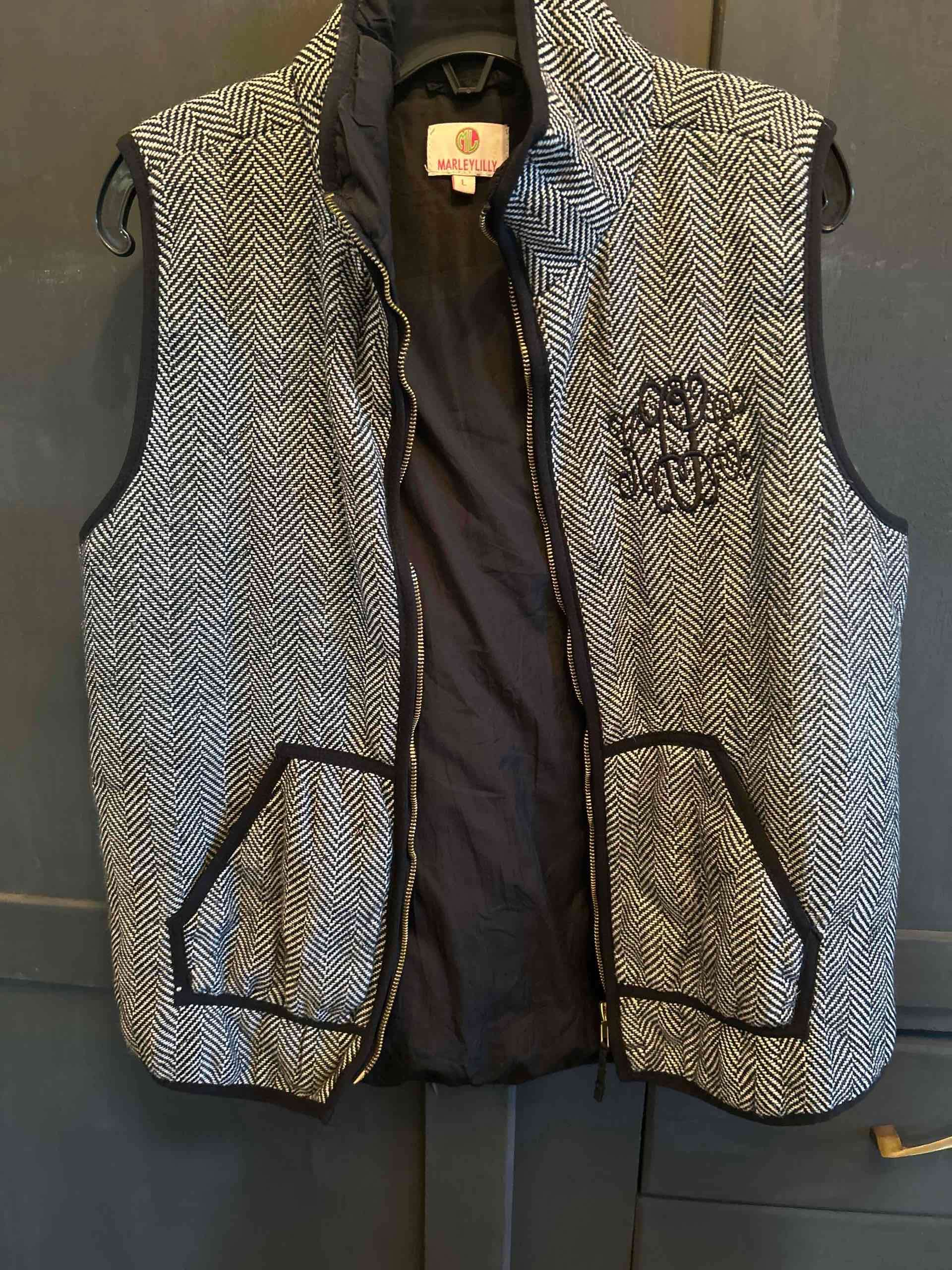 Chaleco sin mangas tejido blanco y negro