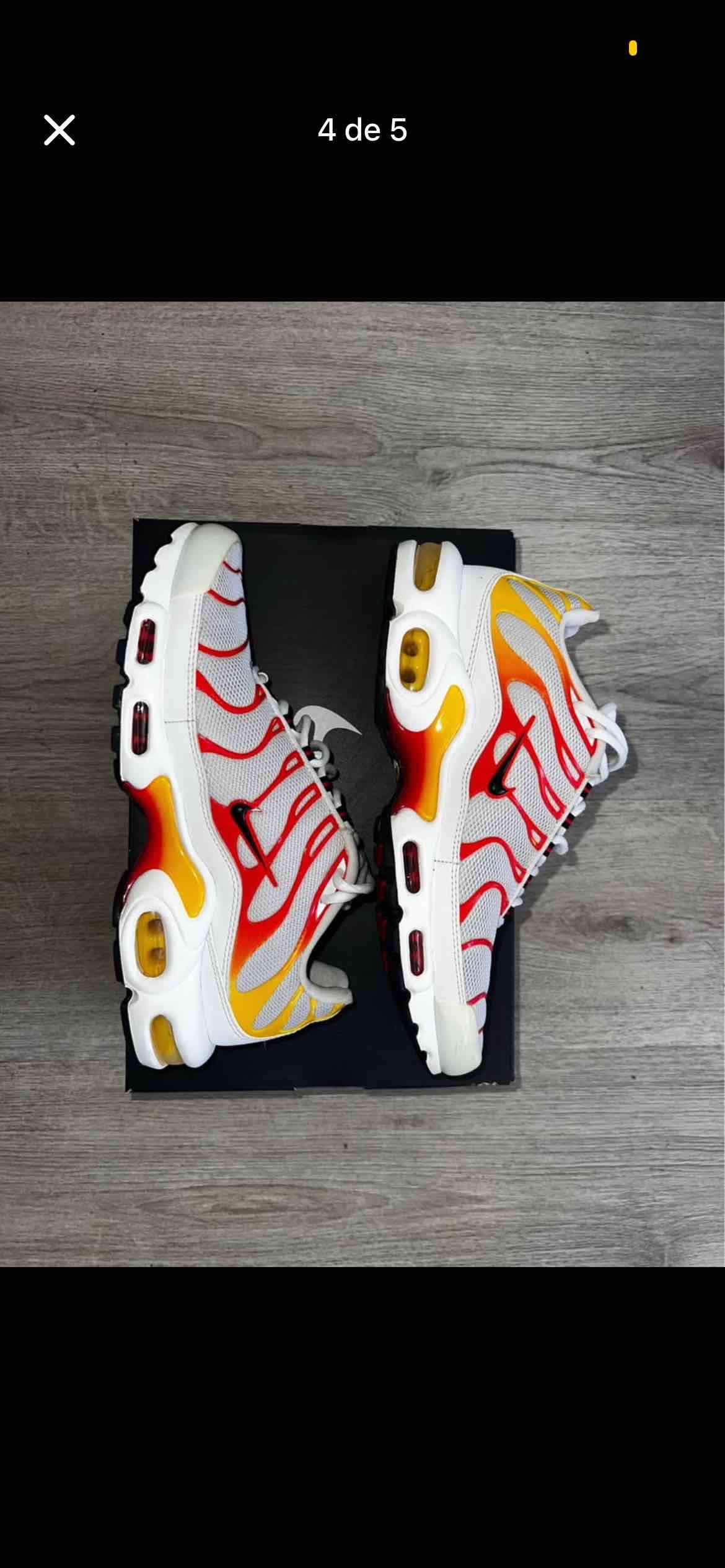 Zapatillas deportivas blancas y amarillas - miniatura 2