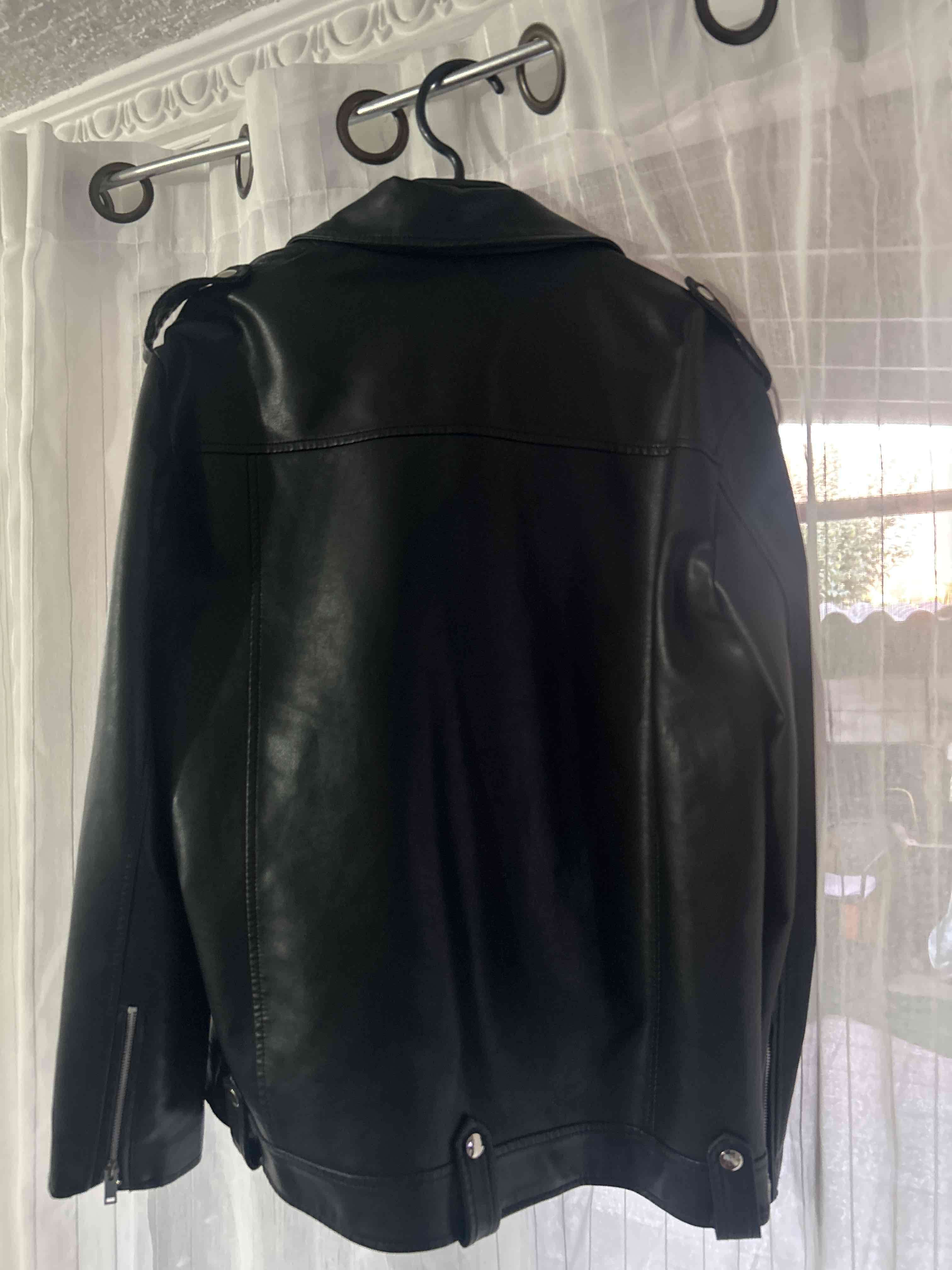 Chaqueta negra de ecocuero - miniatura 2