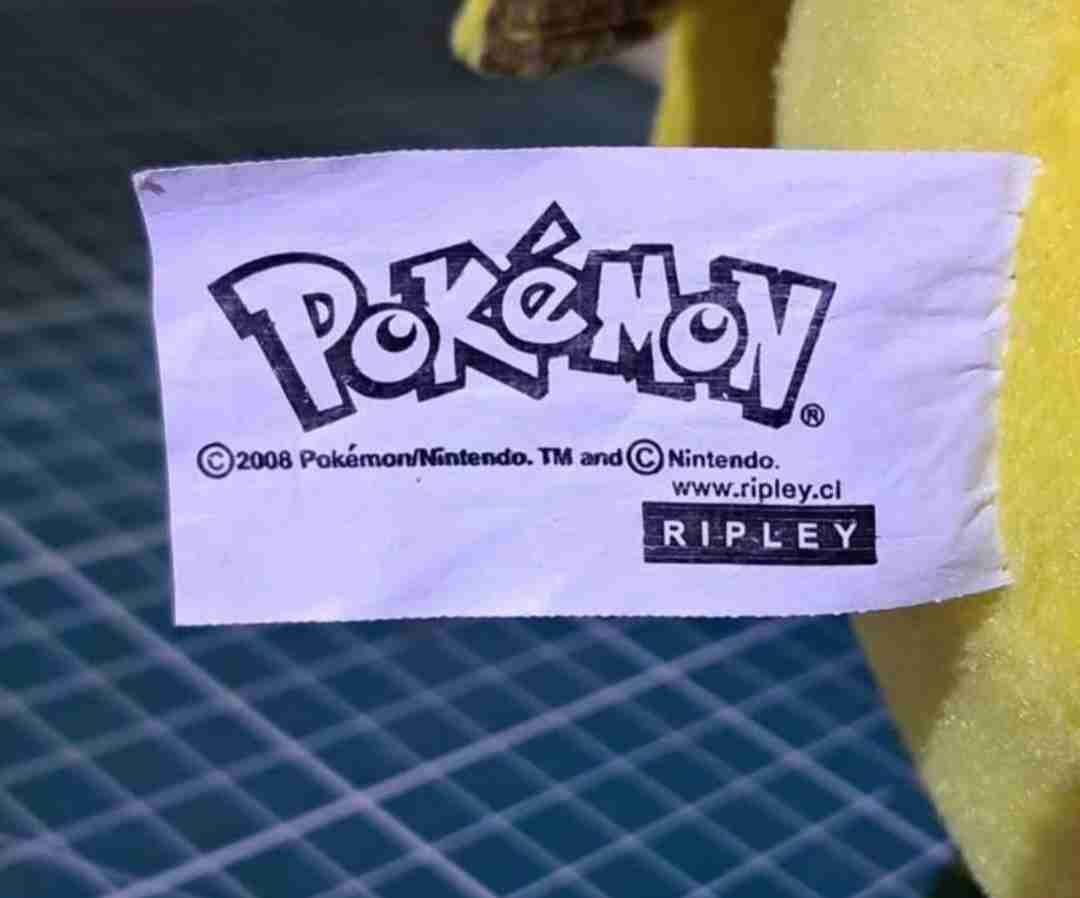 Peluche Pikachu grande - miniatura 3