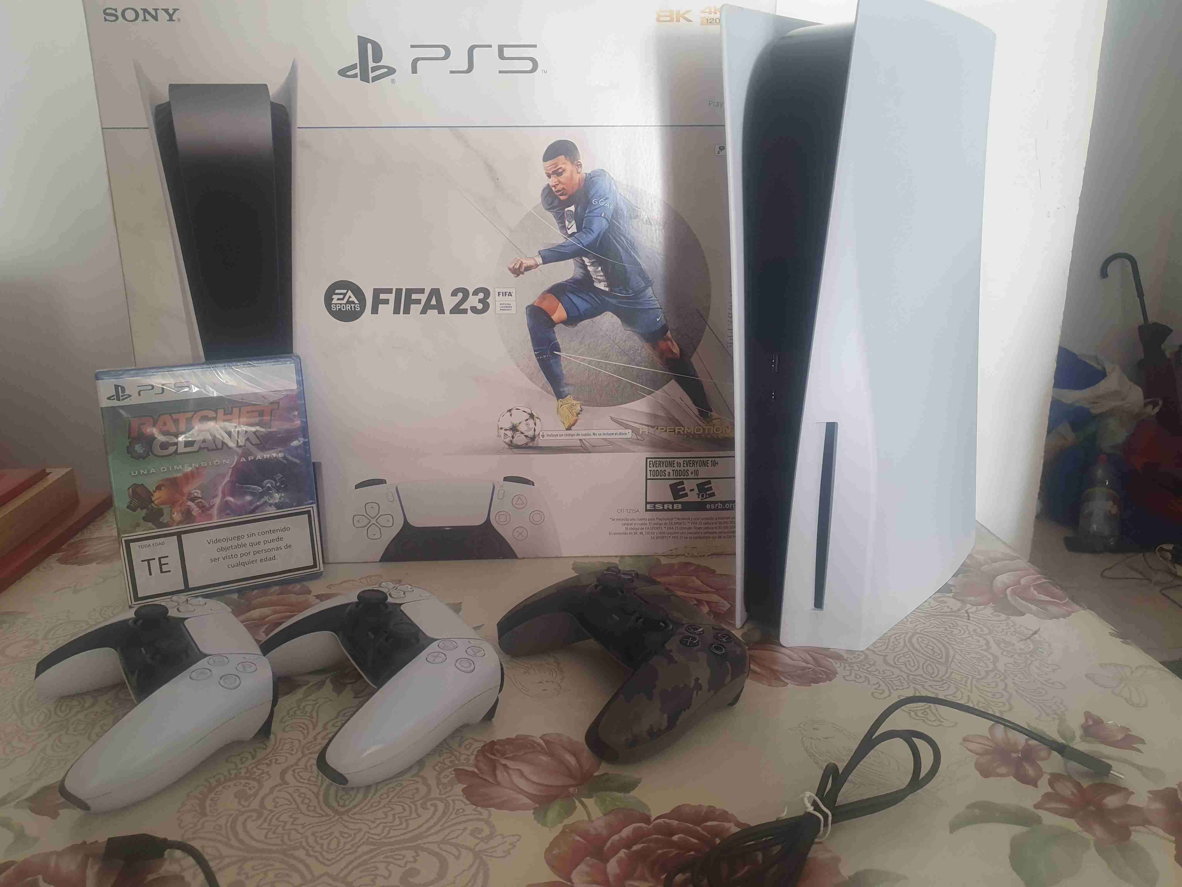 Consola PlayStation 5 con control - miniatura 2