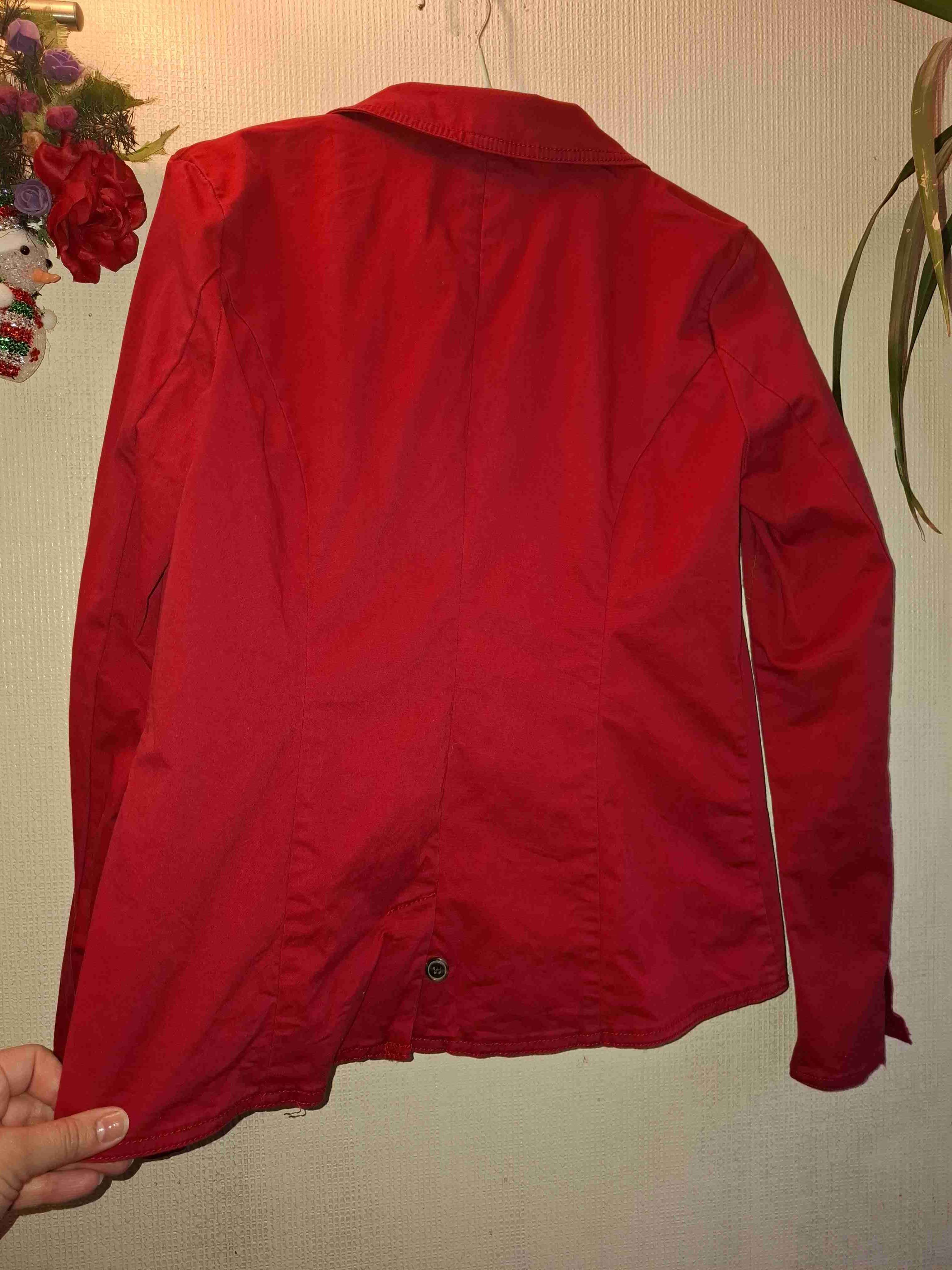 Chaqueta roja de mujer - miniatura 6