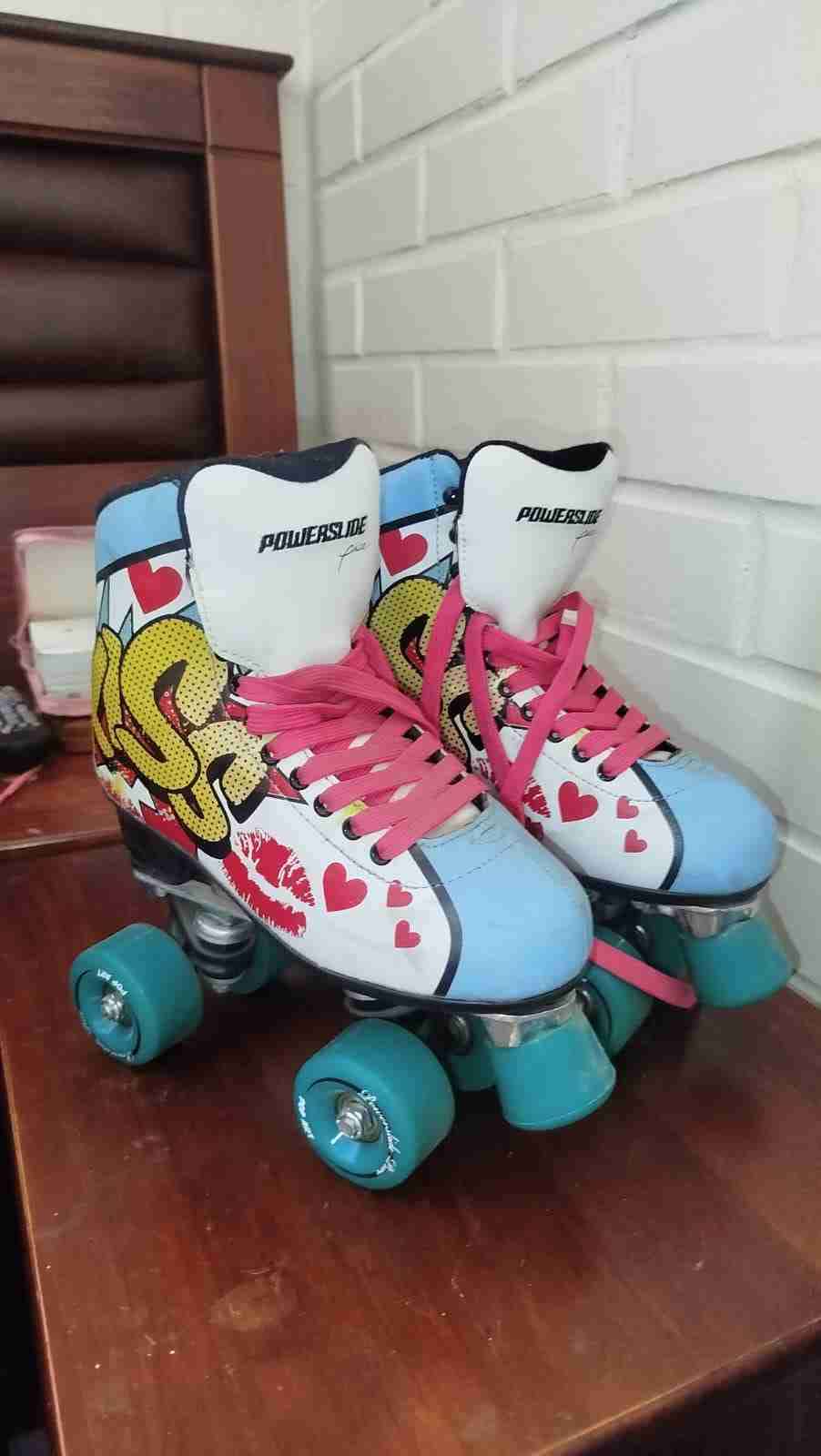 Patines cuatro ruedas diseño colorido - miniatura 2