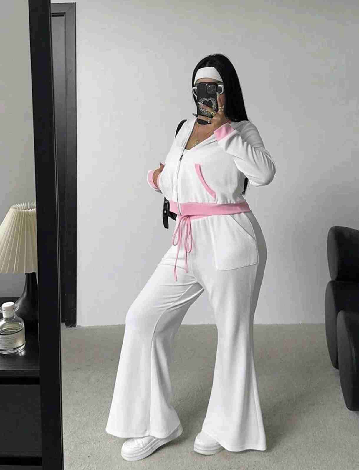 Buzo conjunto blanco con detalles rosados XL