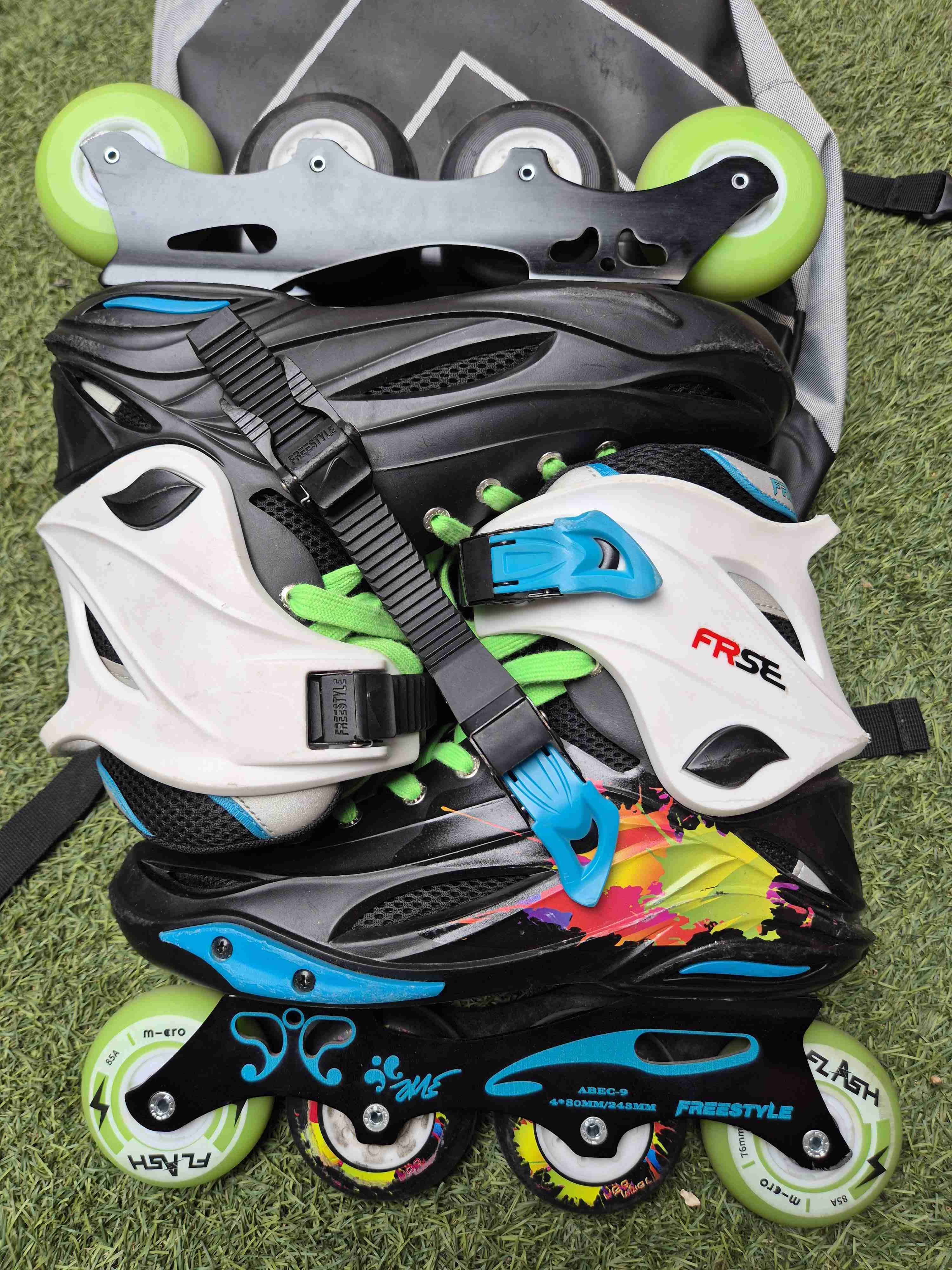 Patines en línea multicolor con mochila y más - miniatura 2