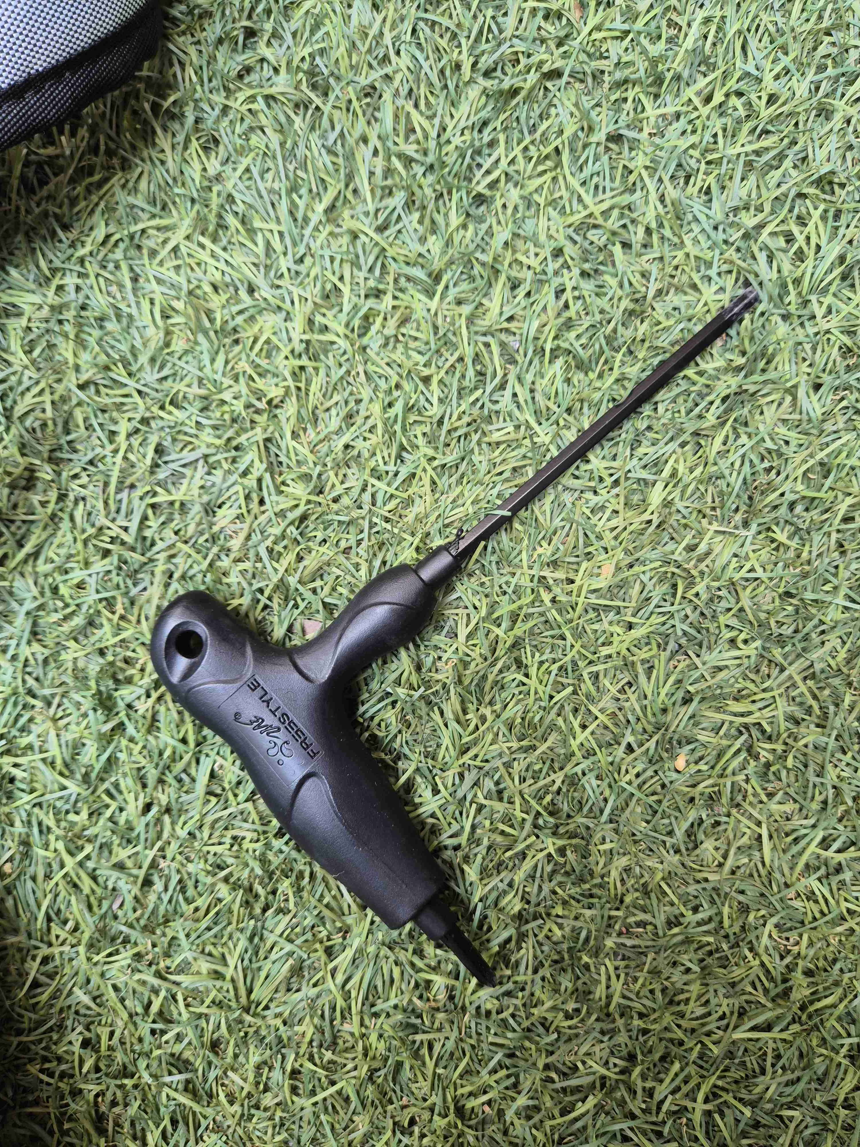 Patines en línea multicolor con mochila y más - miniatura 6