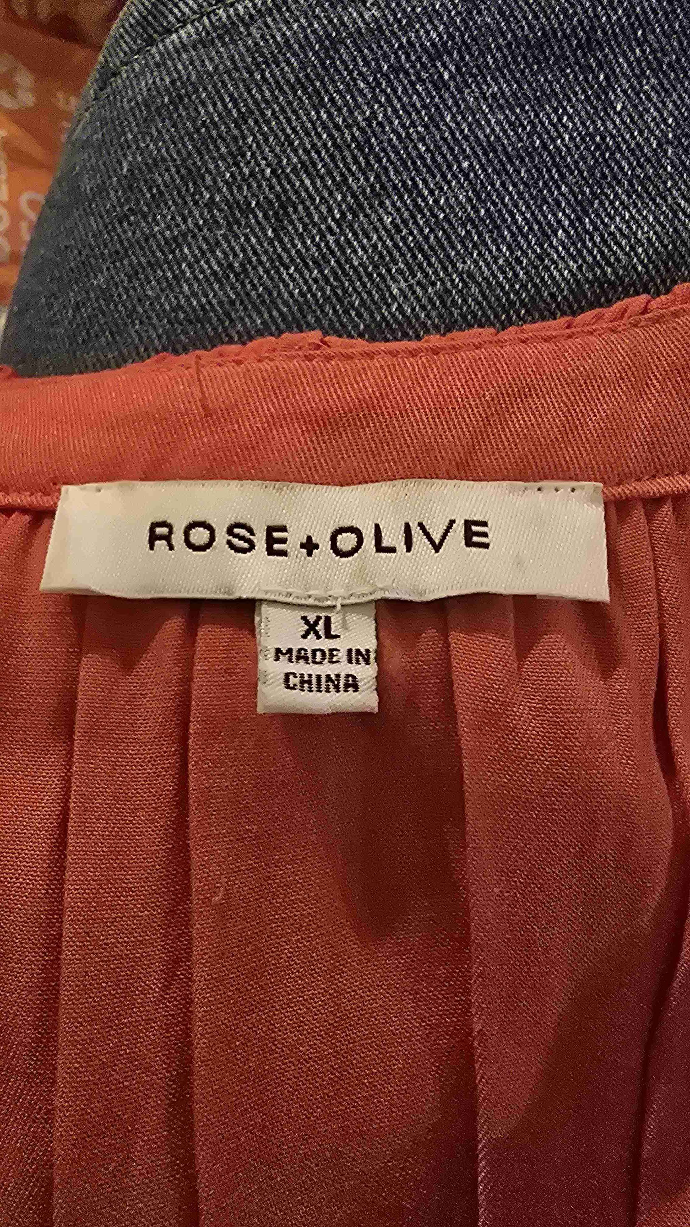 Blusa naranja con botones - miniatura 2