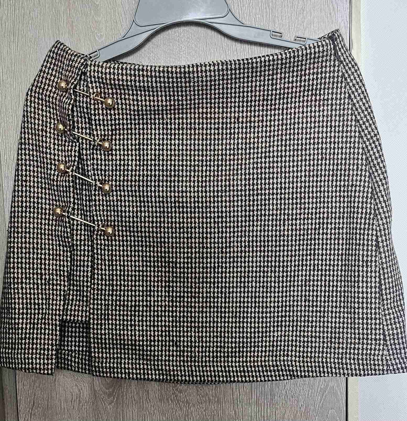 Falda pata de gallo con botones