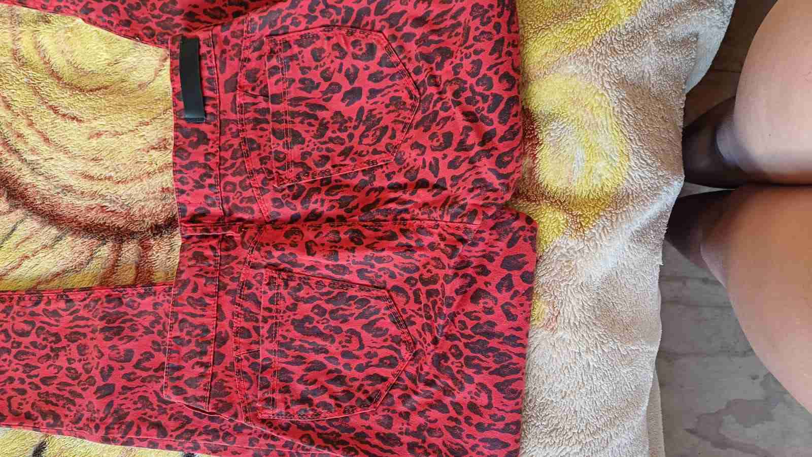 Pantalones estampado leopardo rojo - miniatura 5