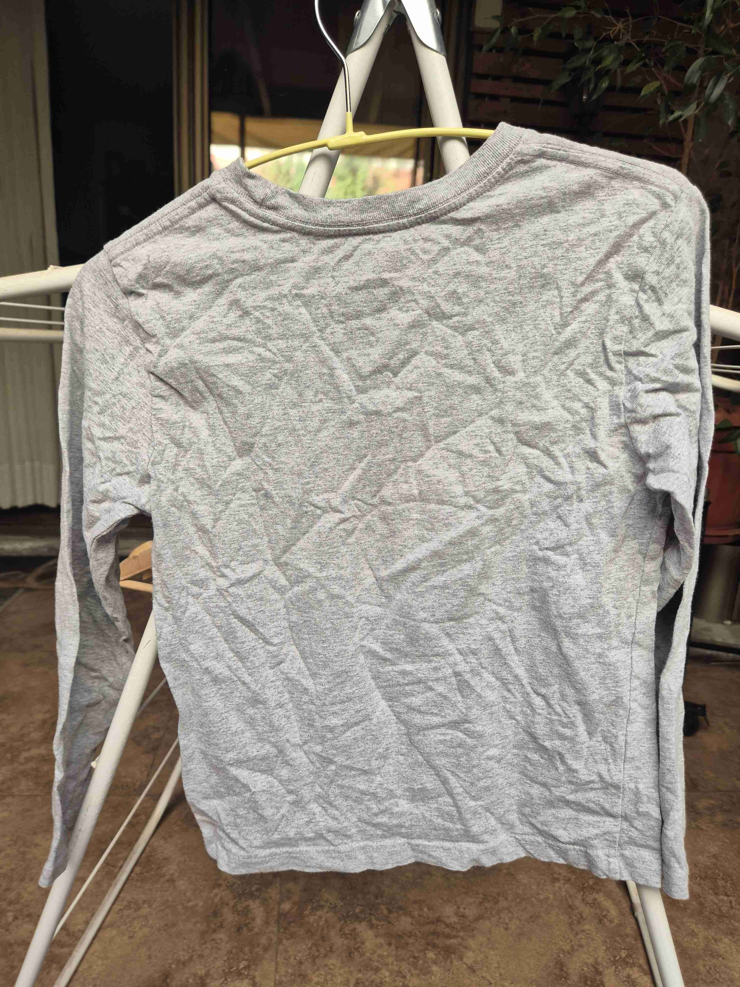 Polera gris con Baby Yoda - miniatura 2