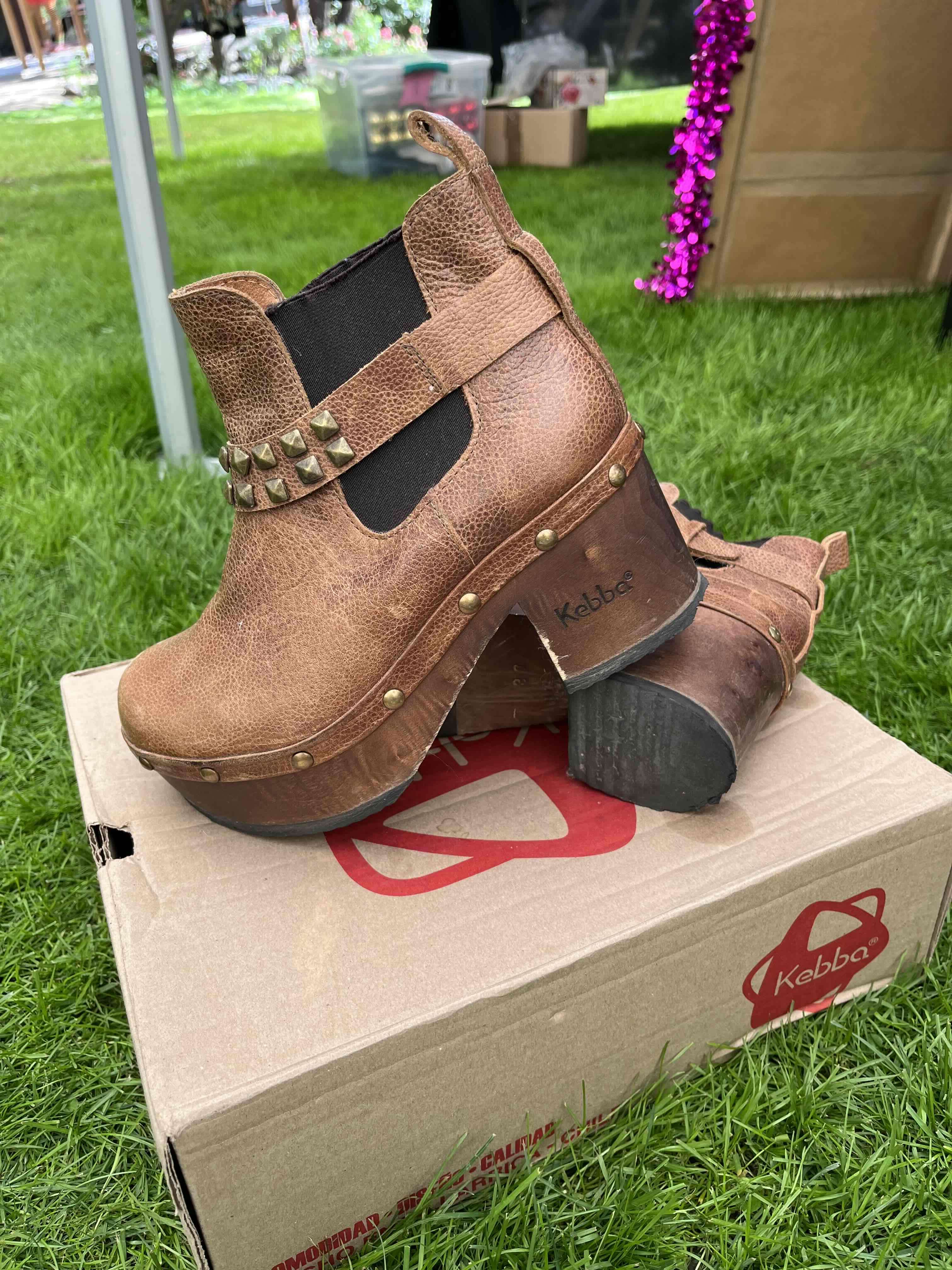 Botines Kebba de cuero marrón con tachuelas - miniatura 3