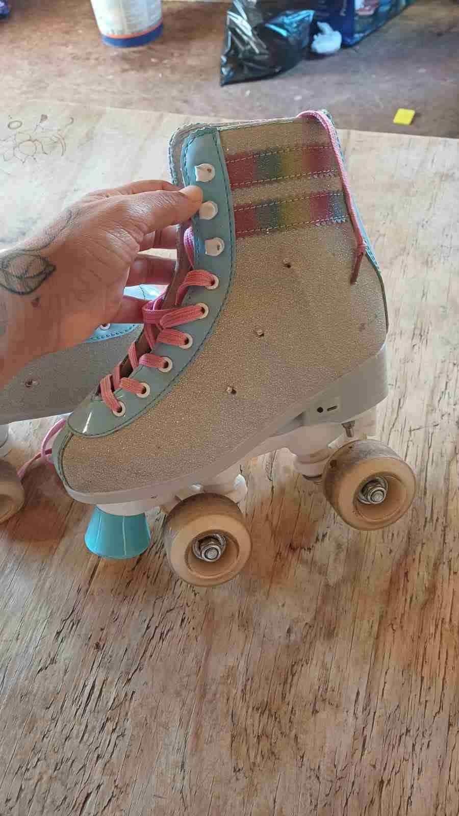 Patines de cuatro ruedas rosa celeste y gliter✨🩶🩵🩷 - miniatura 2