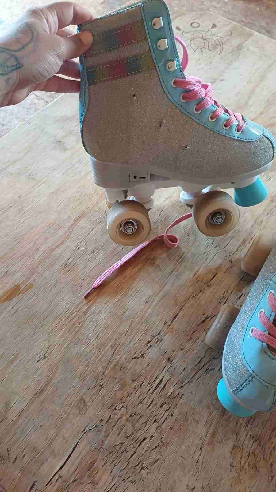 Patines de cuatro ruedas rosa celeste y gliter✨🩶🩵🩷 - miniatura 4