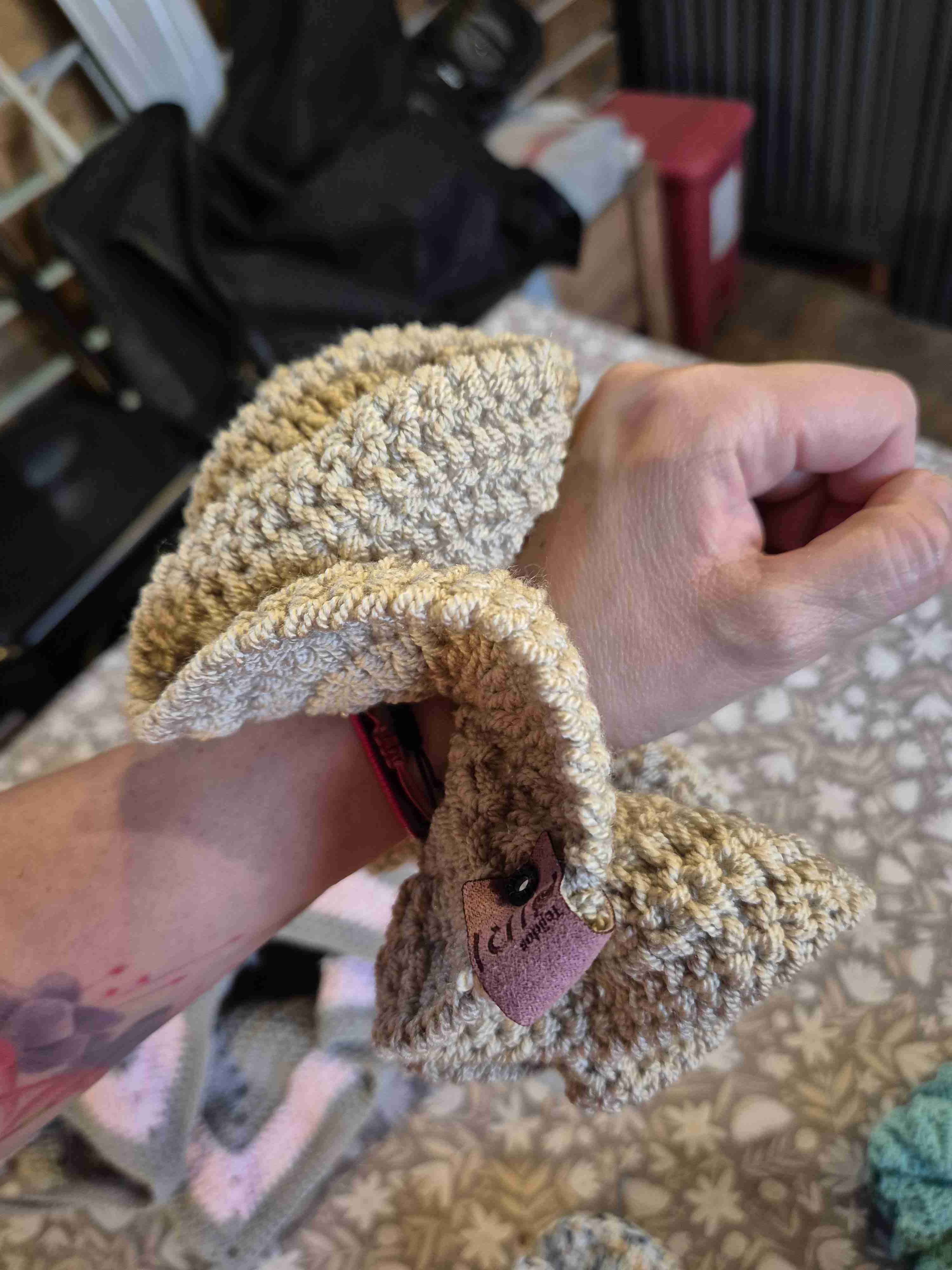 Coletero tejido a crochet beige - miniatura 2