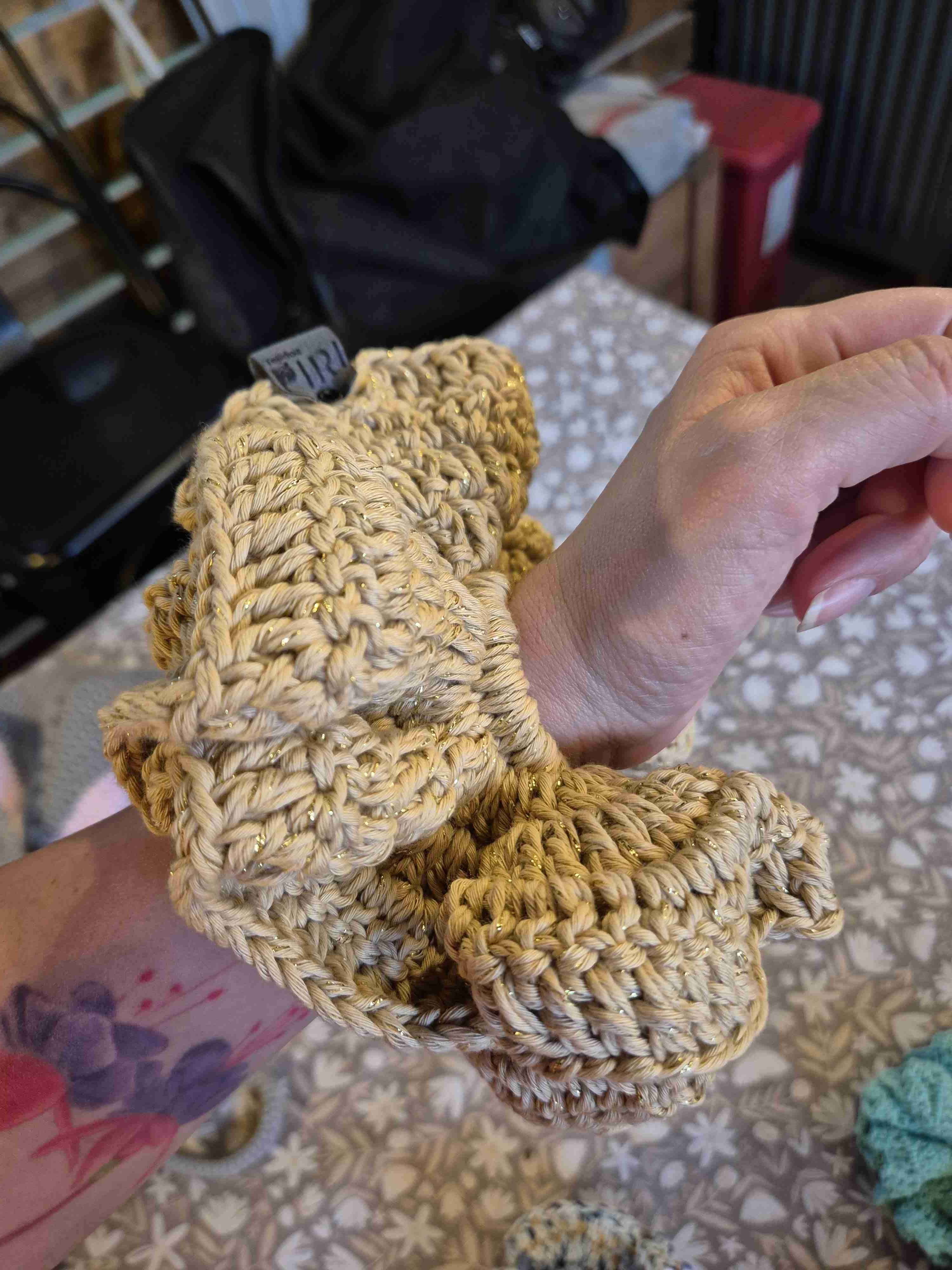 Coletero tejido a crochet beige - miniatura 2