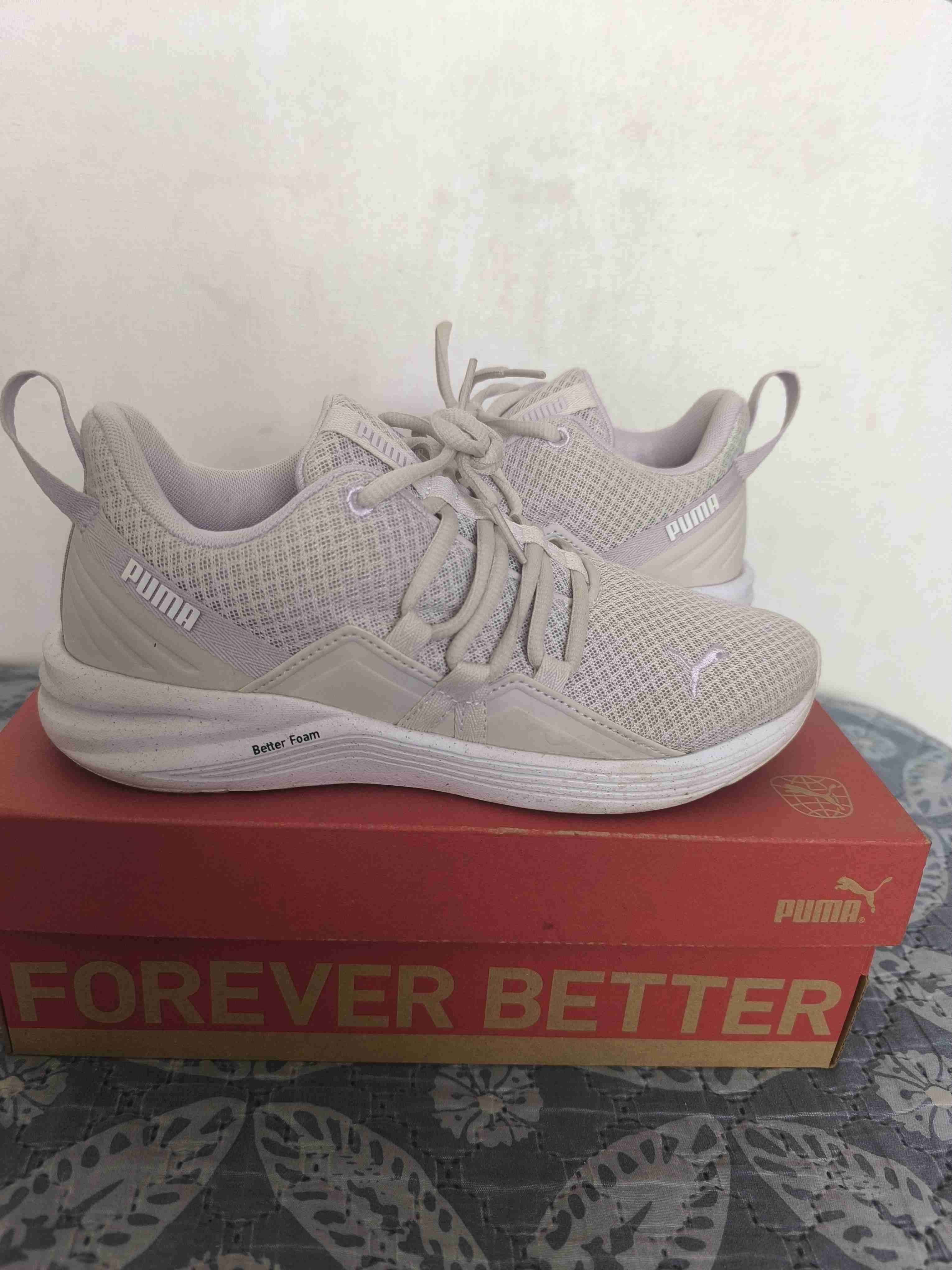 Zapatillas deportivas Puma. Color: beige