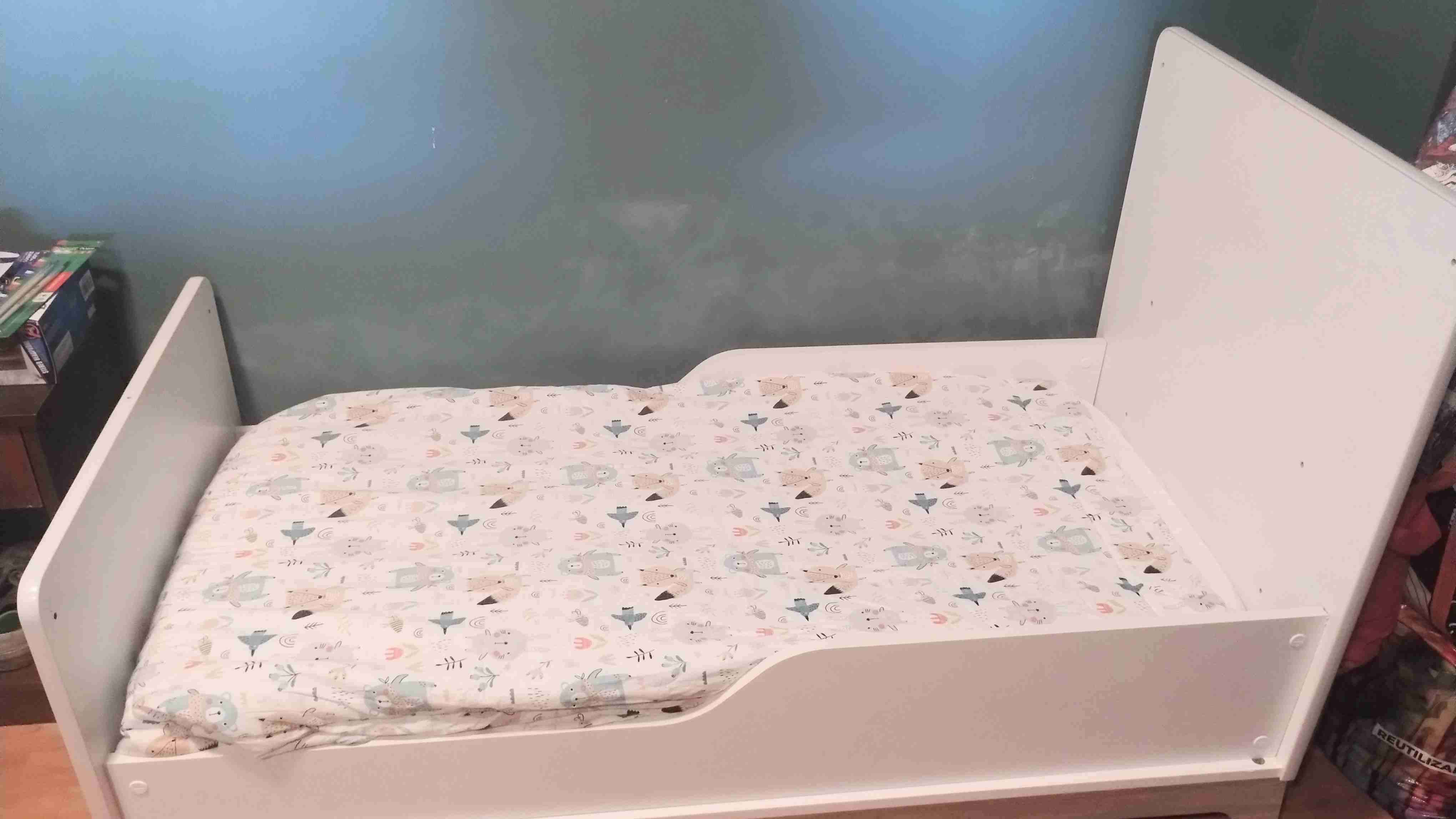 Cama infantil blanca con colchón - miniatura 2