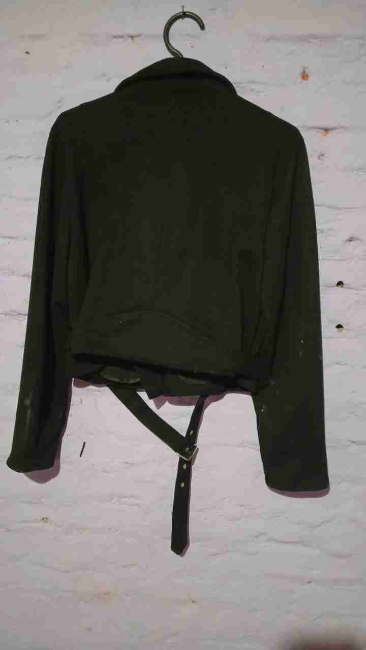 Chaqueta negra estilo motociclista - miniatura 2