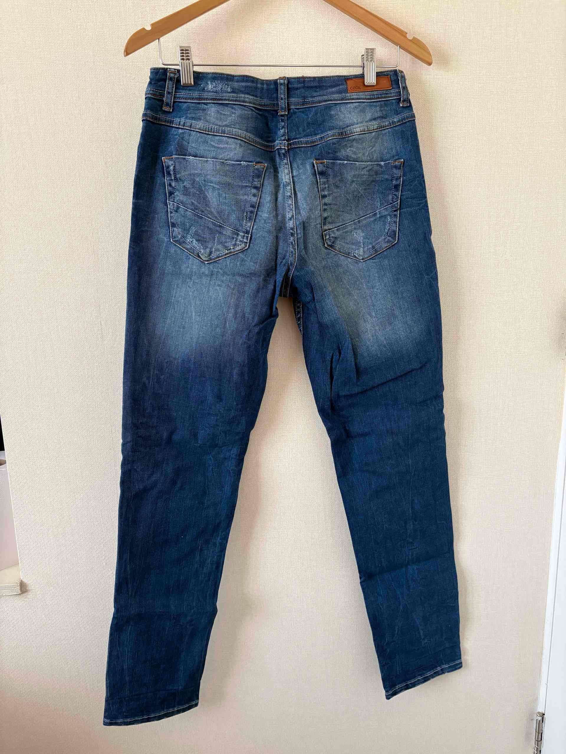 Jeans azul con detalle bordado Talla 40 - miniatura 2
