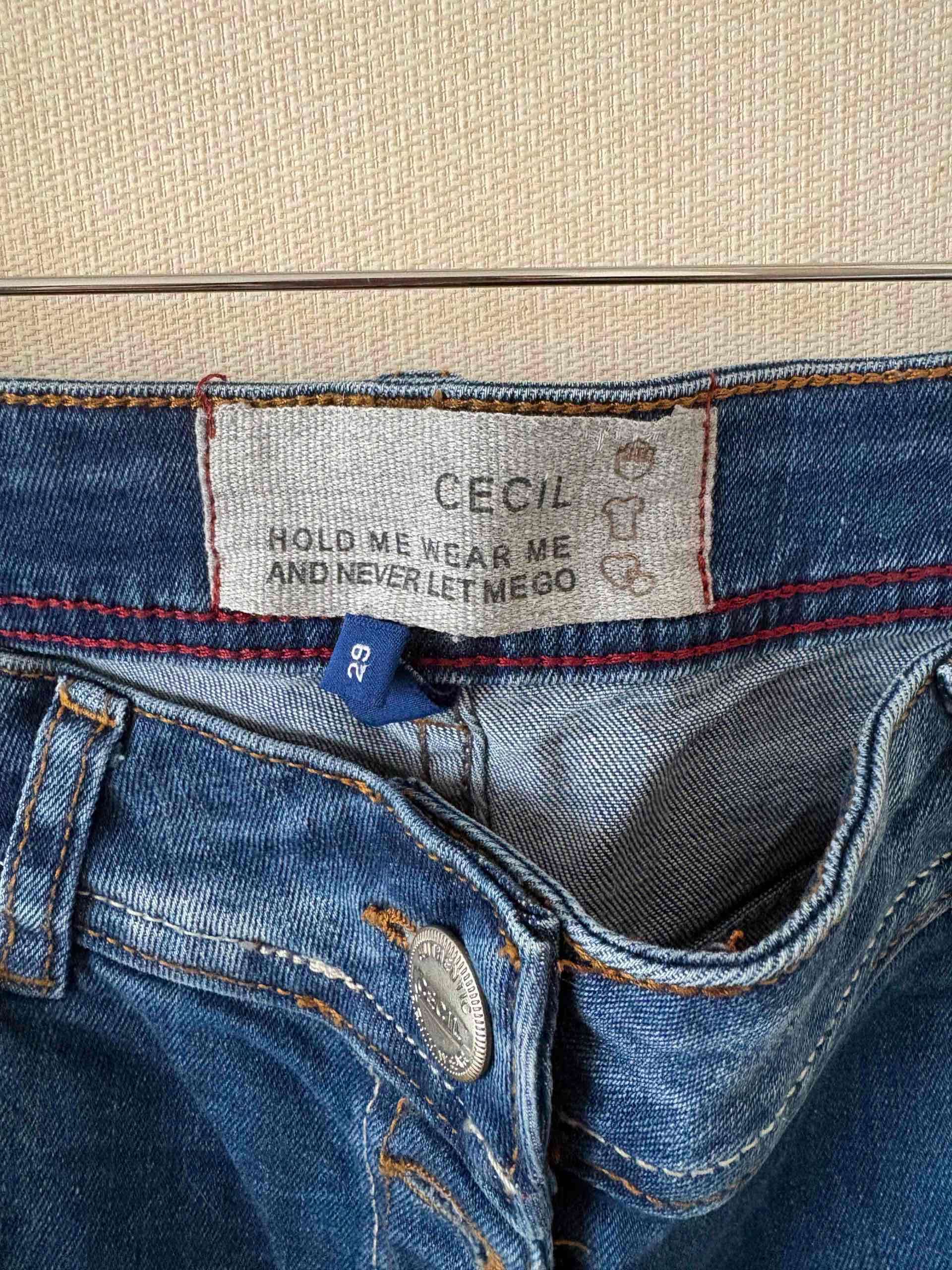 Jeans azul con detalle bordado Talla 40 - miniatura 3