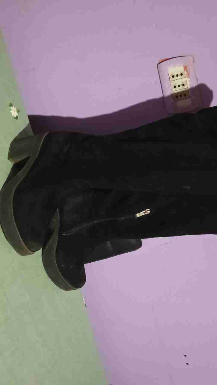 Botas negras de gamuza alta