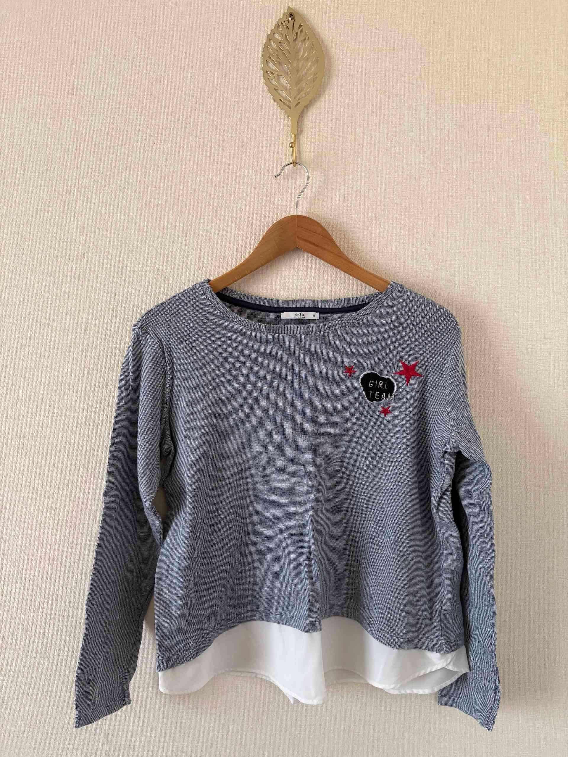 Poleron gris con diseño bordado Talla M