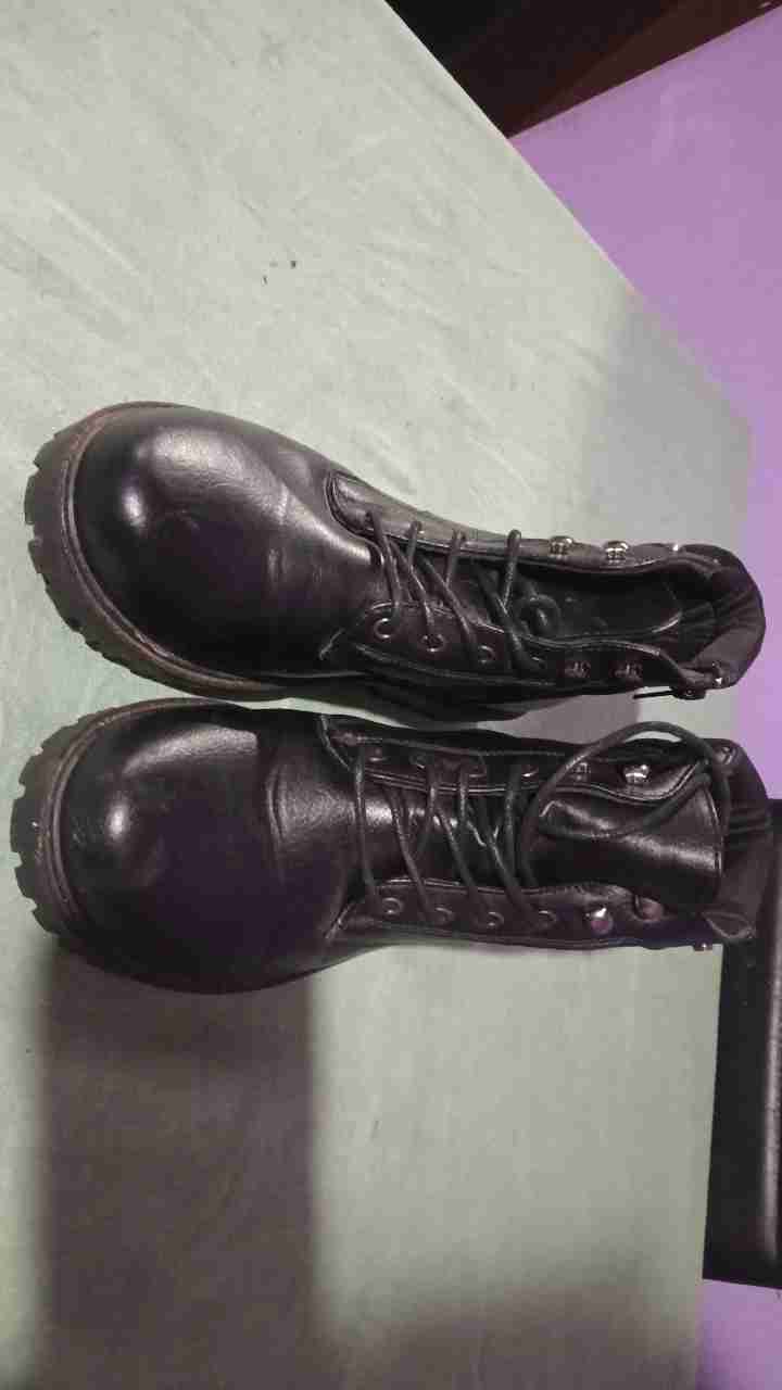 Botas de cuero negro