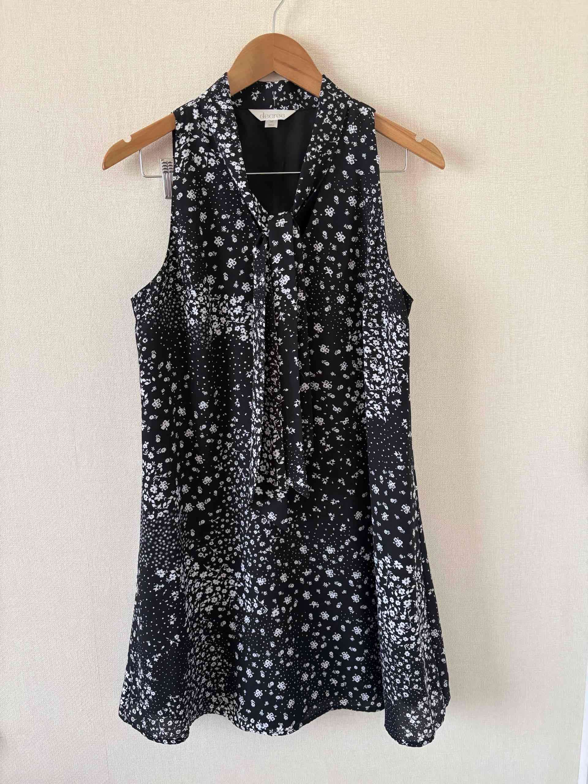Vestido negro con estampado floral Talla M