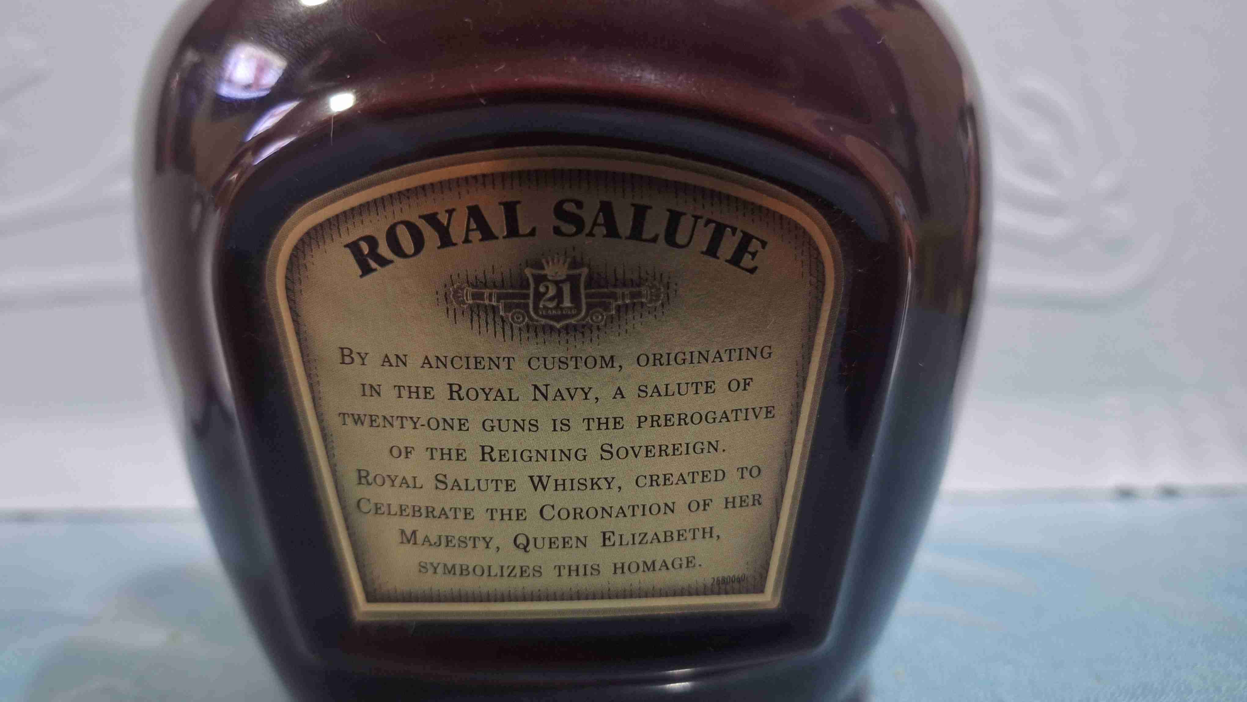Botella Chivas Regal 21 años (vacia) - miniatura 2