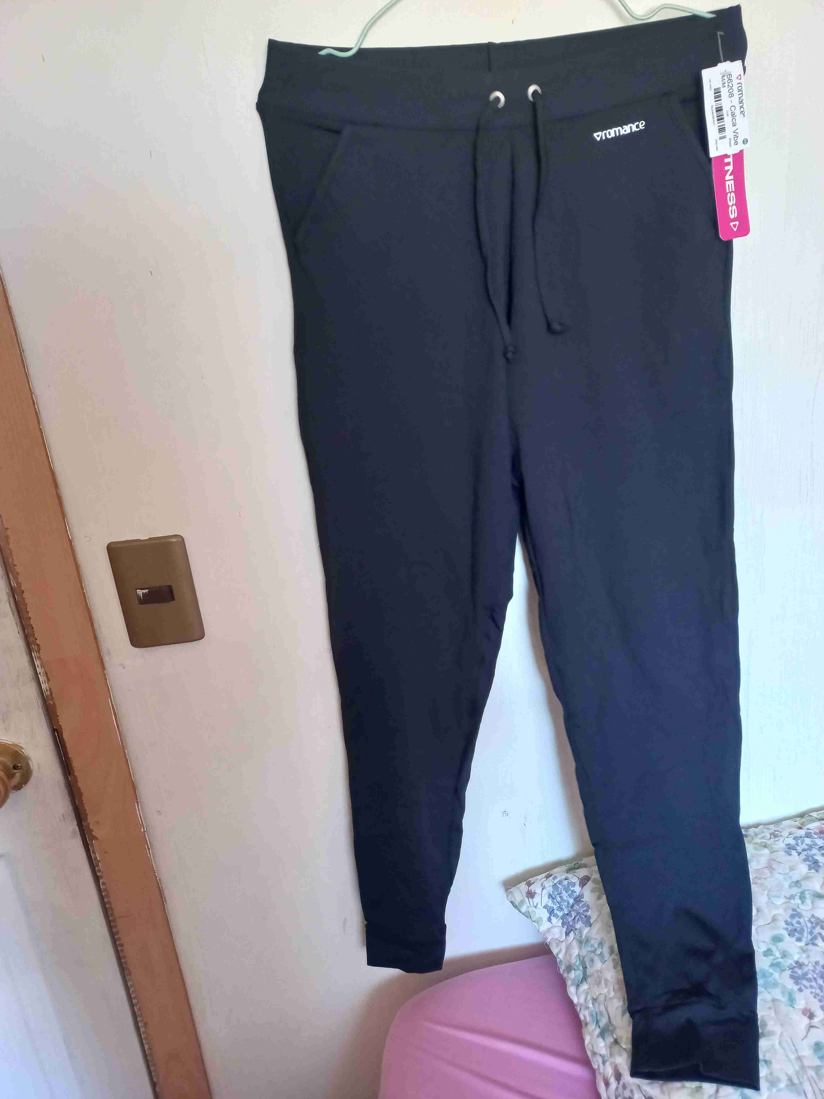Pantalones deportivos negros nuevos