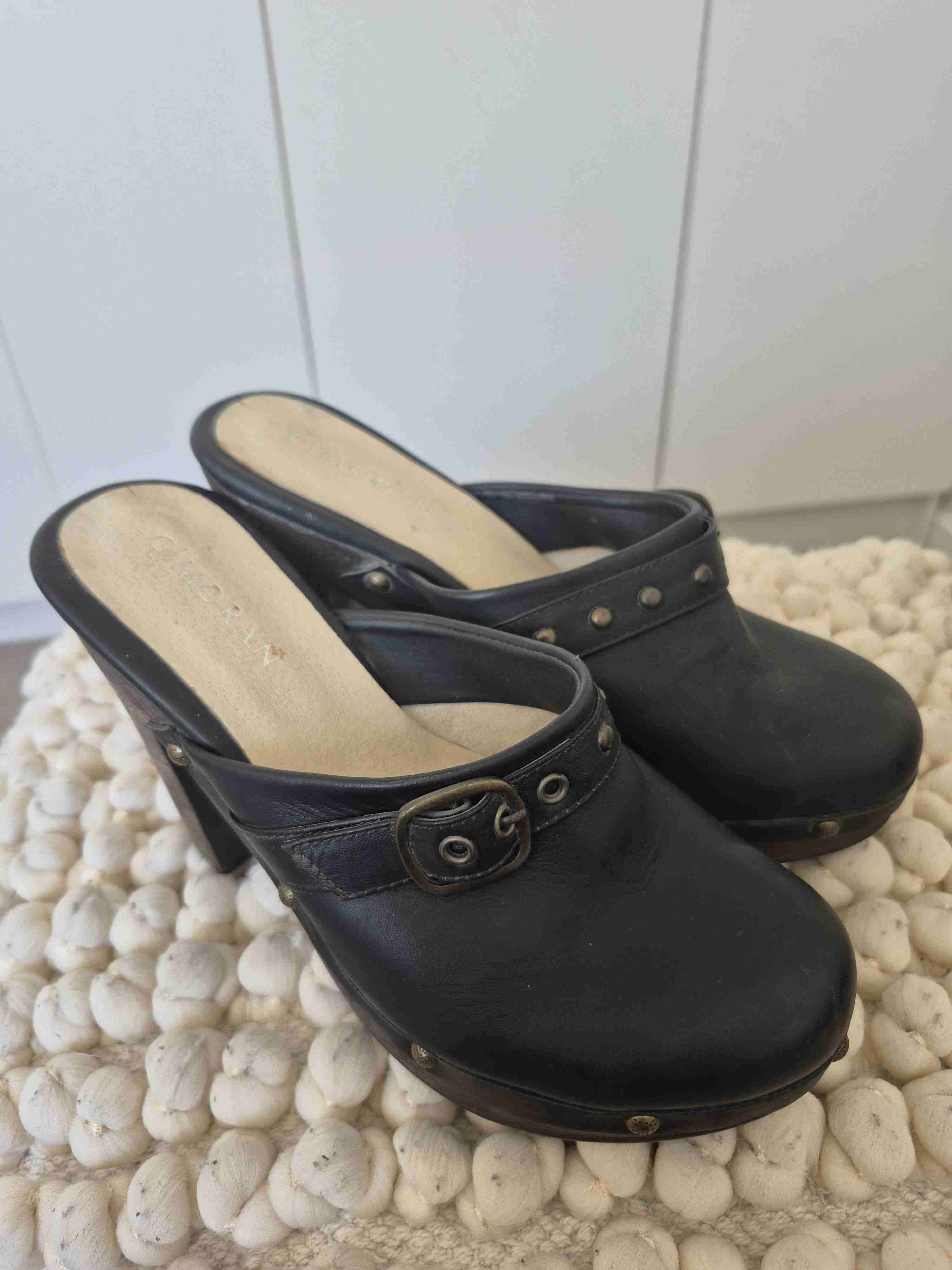 Zuecos altos negros de cuero 35 - miniatura 2