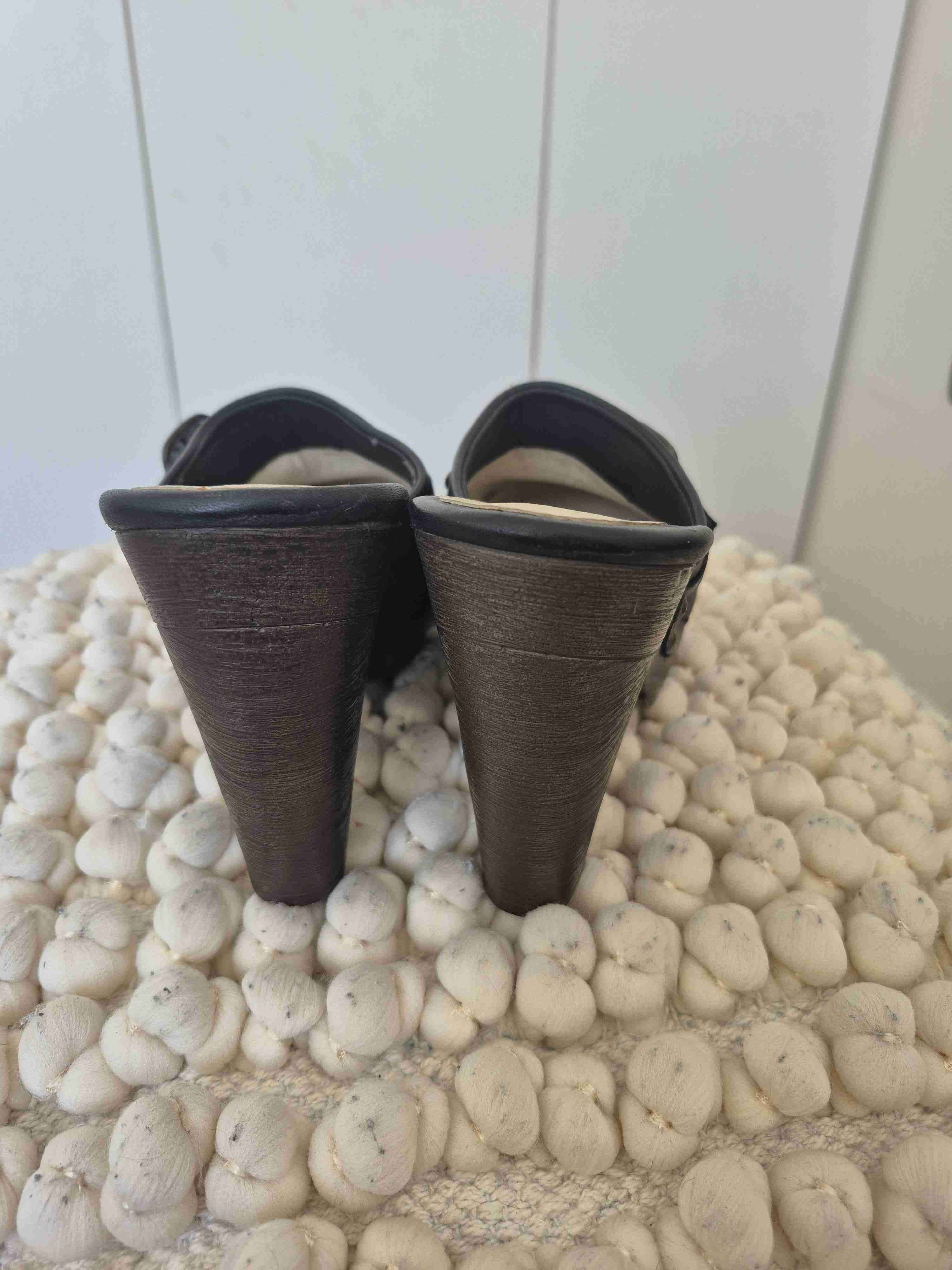 Zuecos altos negros de cuero 35 - miniatura 3