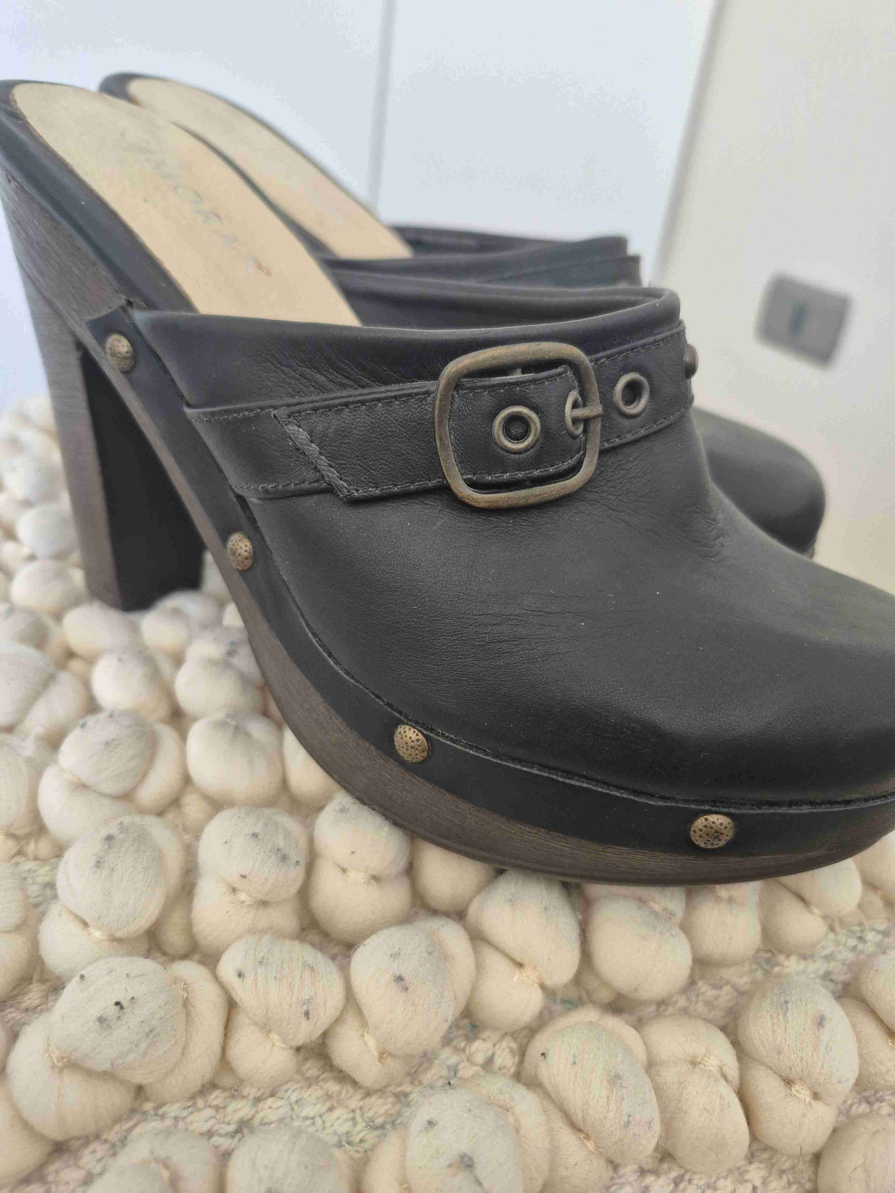 Zuecos altos negros de cuero 35 - miniatura 4