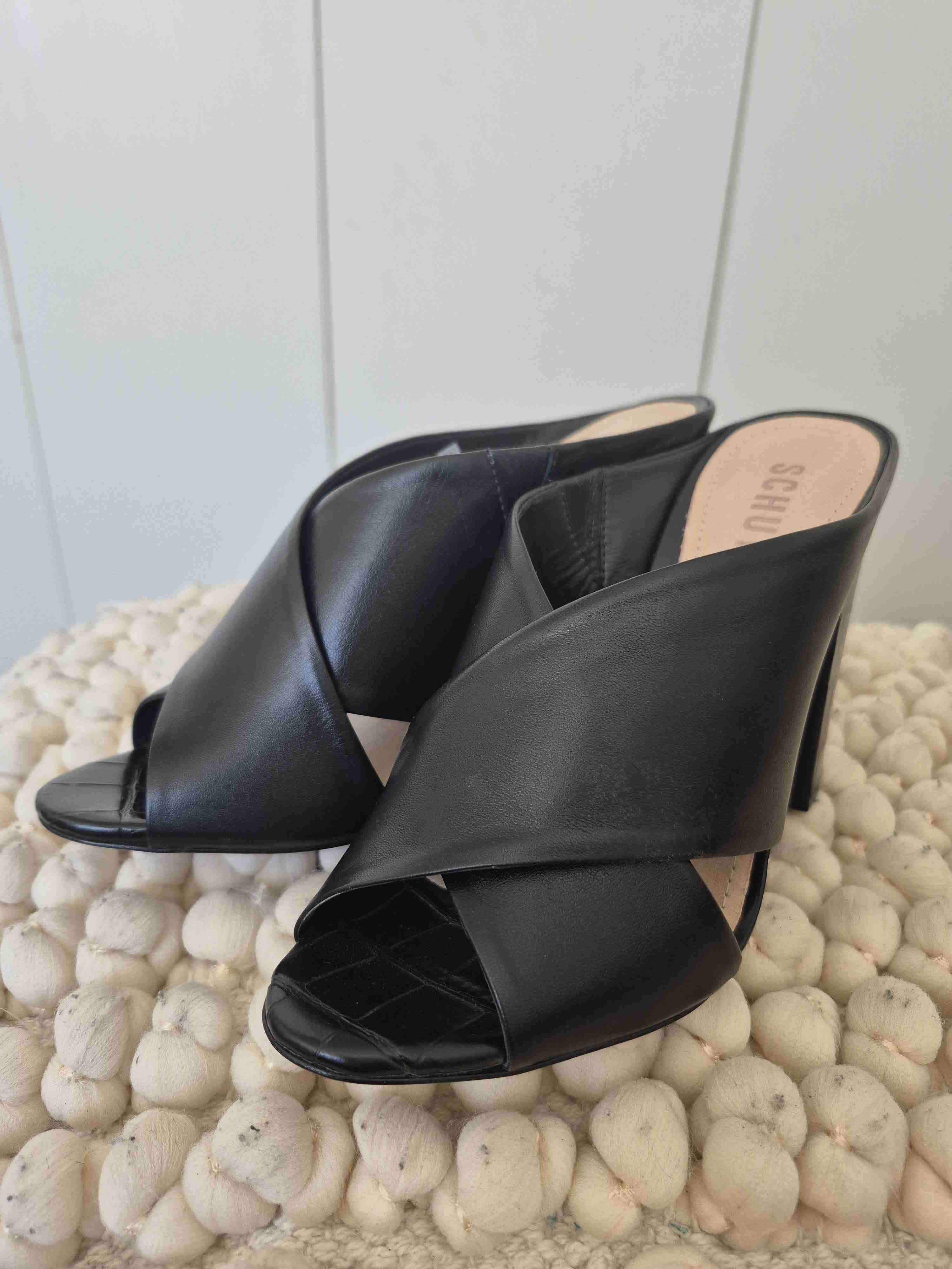 Sandalias negras de cuero talla 36