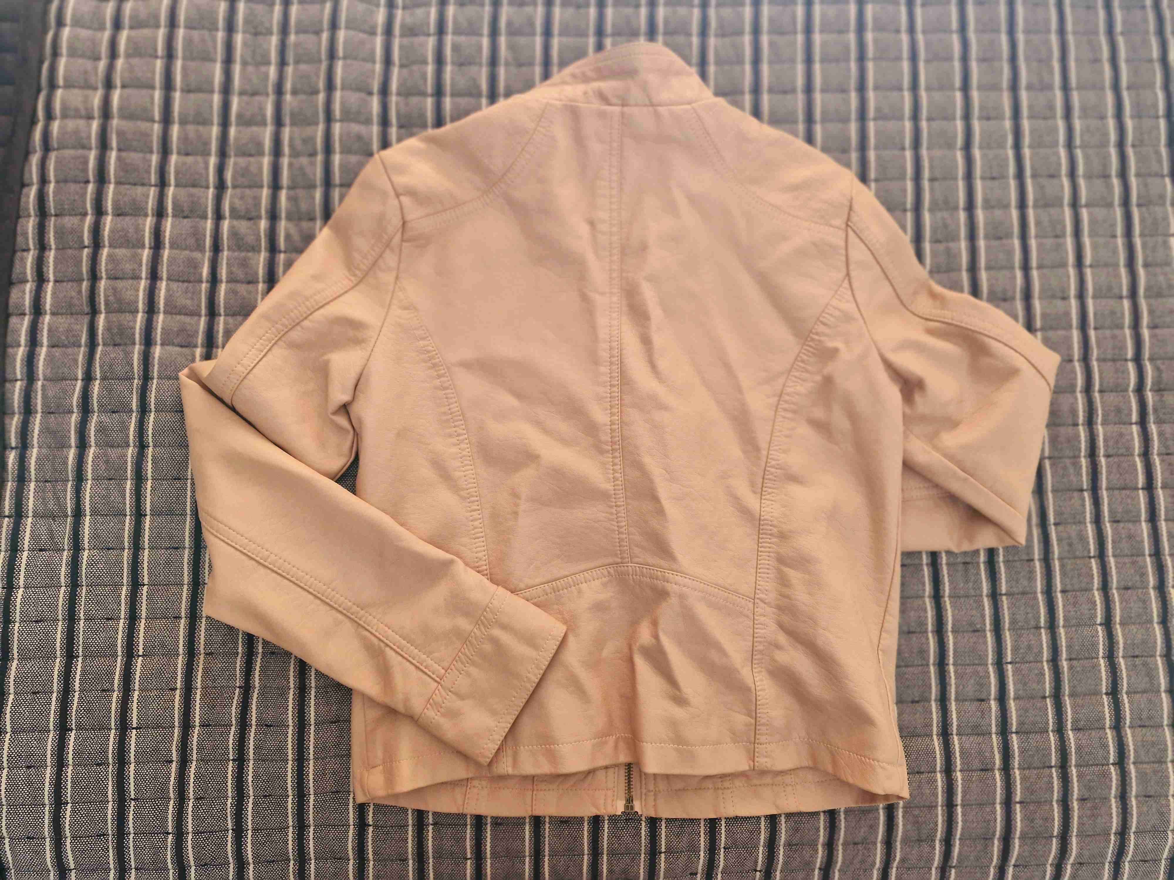 Chaqueta cuerina color rosa palo talla S - miniatura 3
