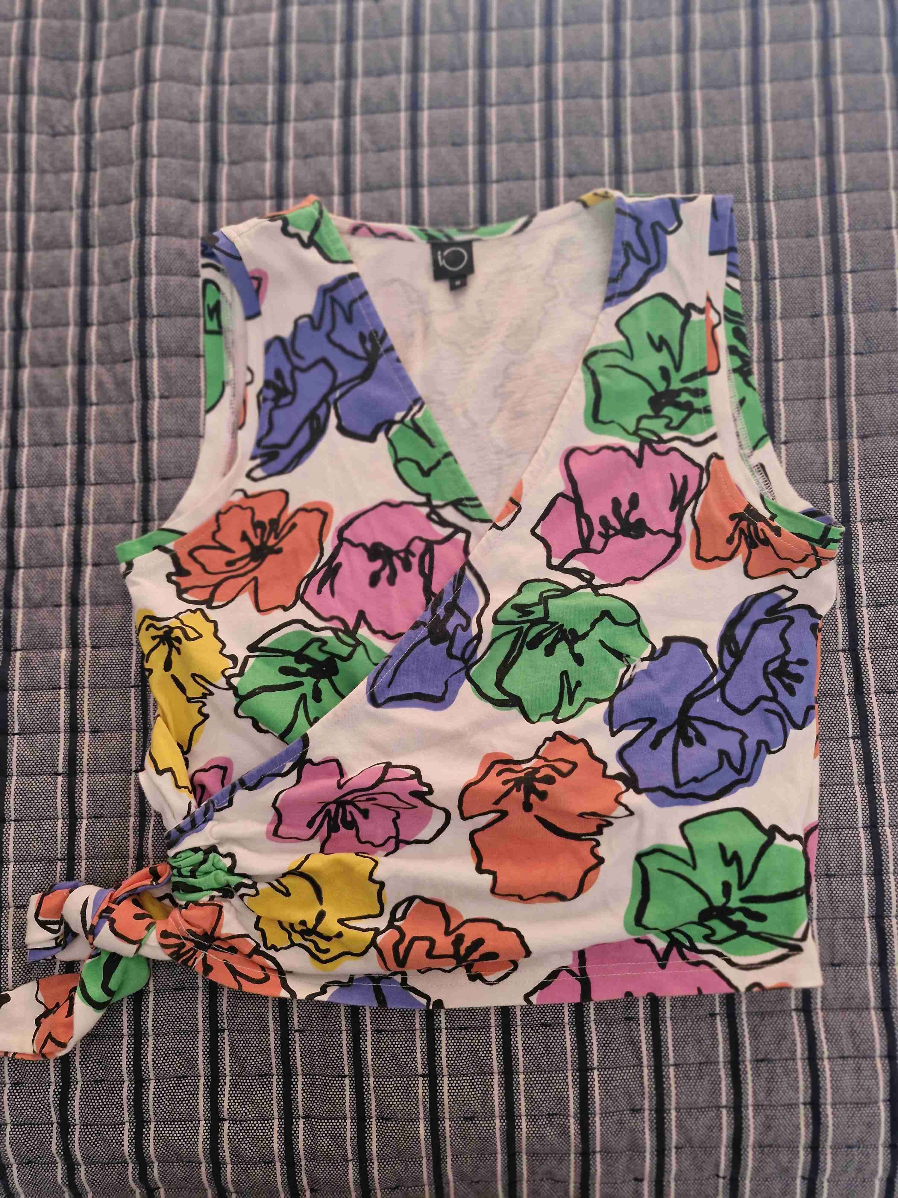 Top sin mangas estampado floral