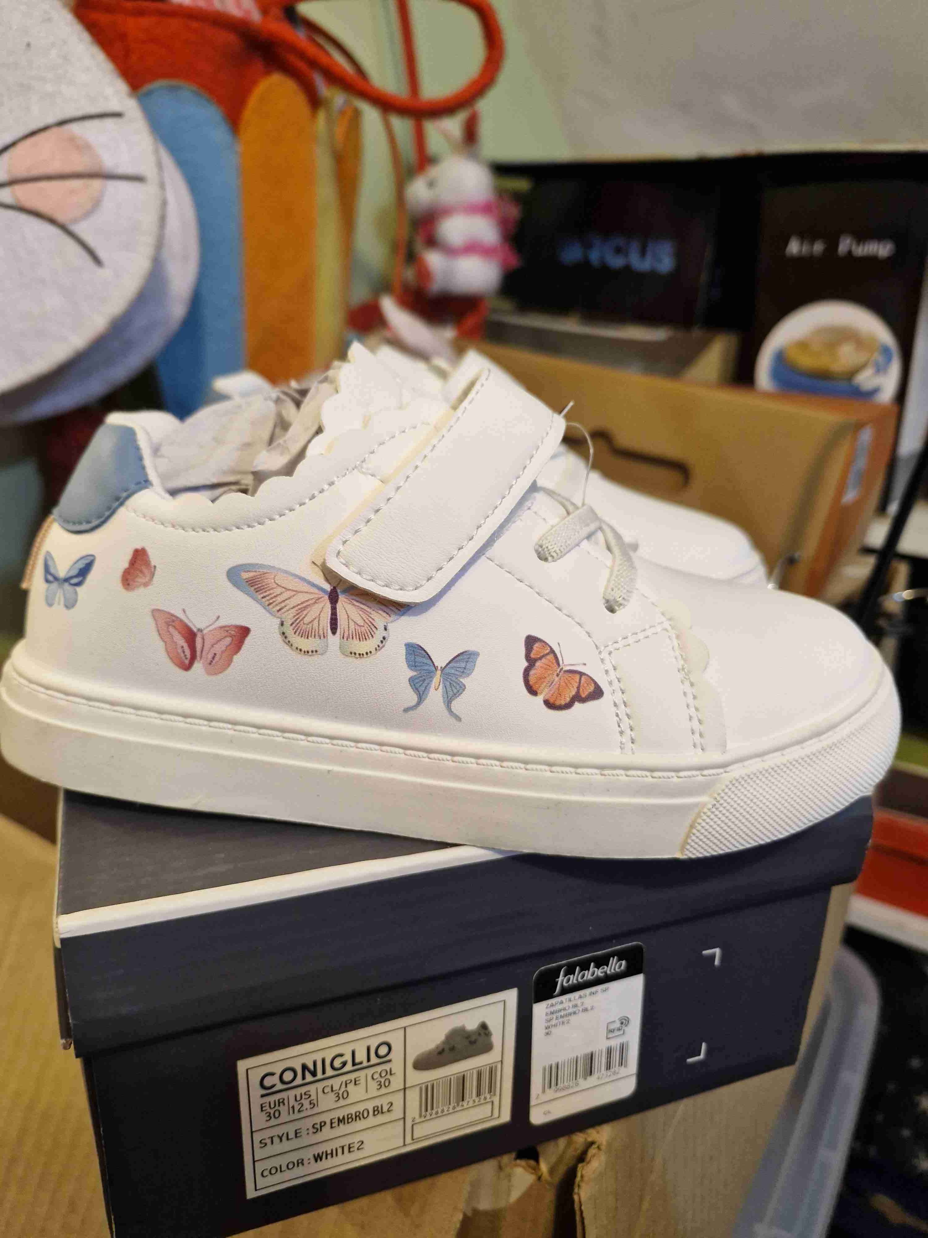Zapatillas blancas con mariposas niña