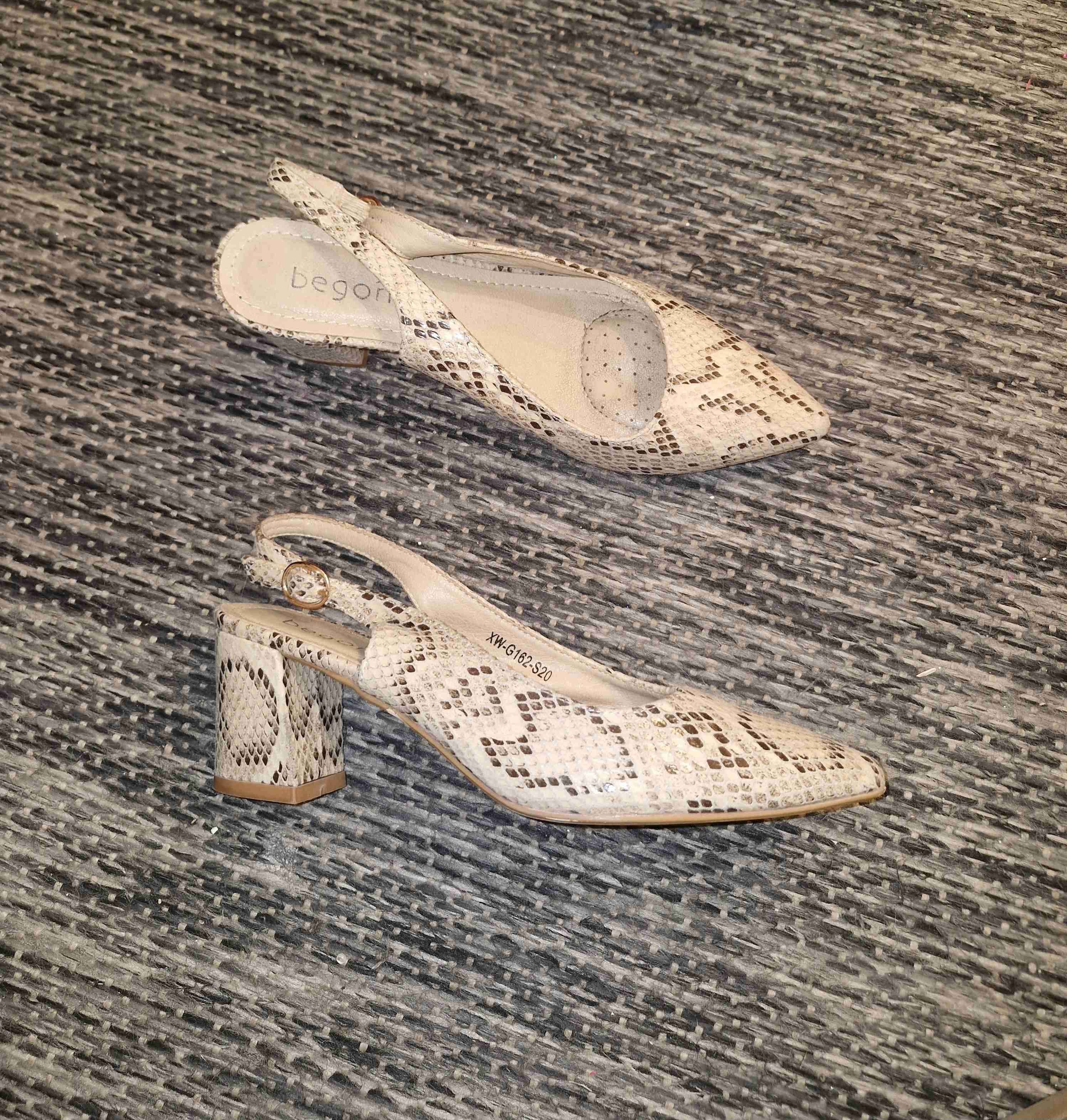 Zapatos de tacón estampado serpiente