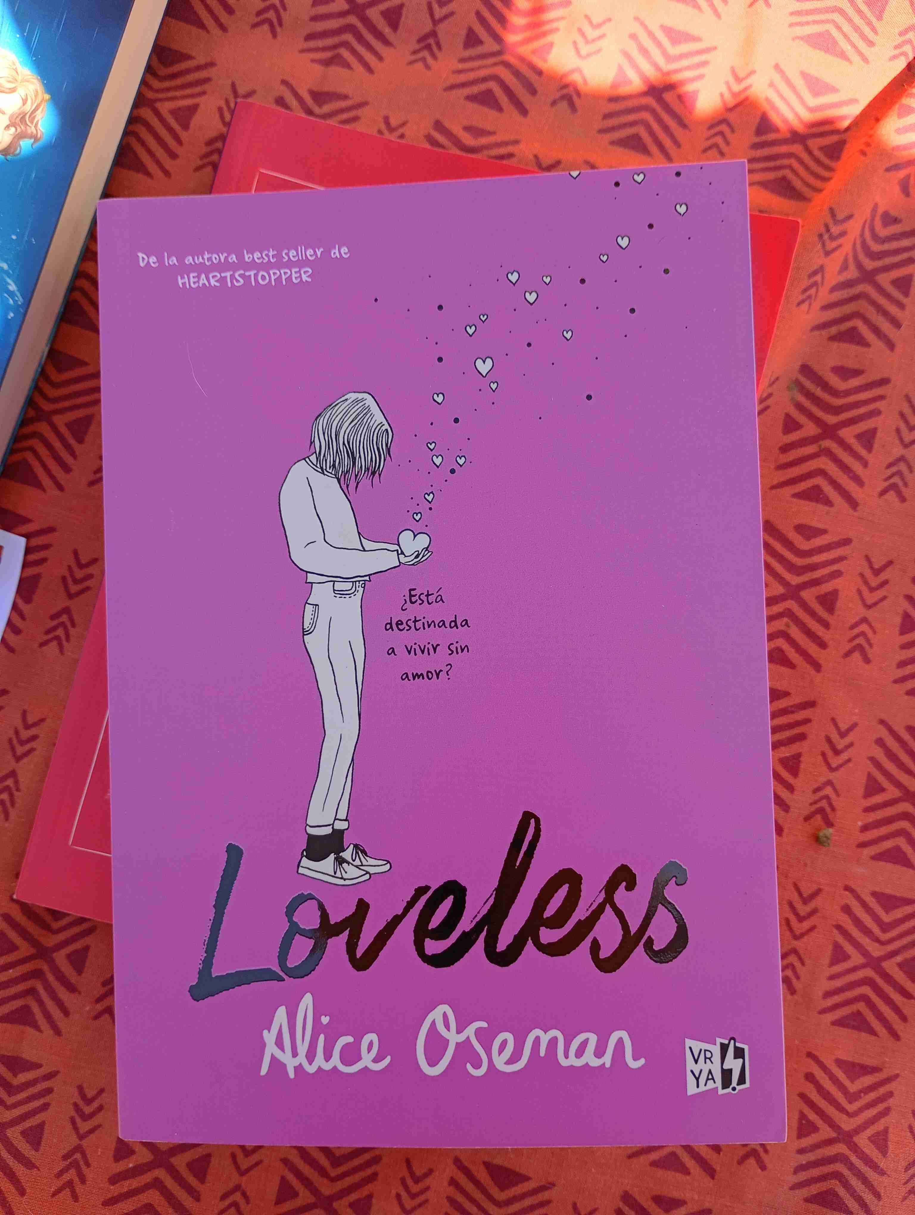 Libro Loveless de Alice Oseman