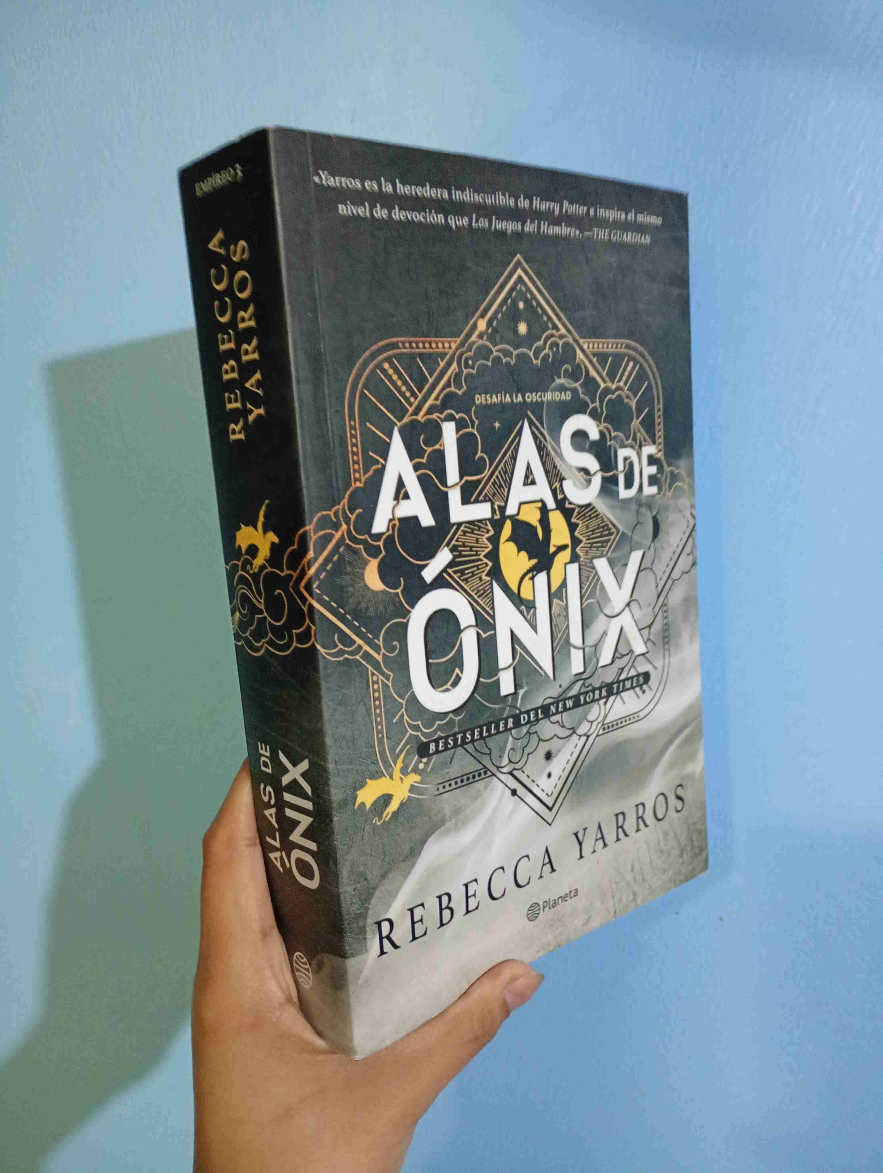 Libro 'Alas de Ónix' de Rebecca Yarros - miniatura 2