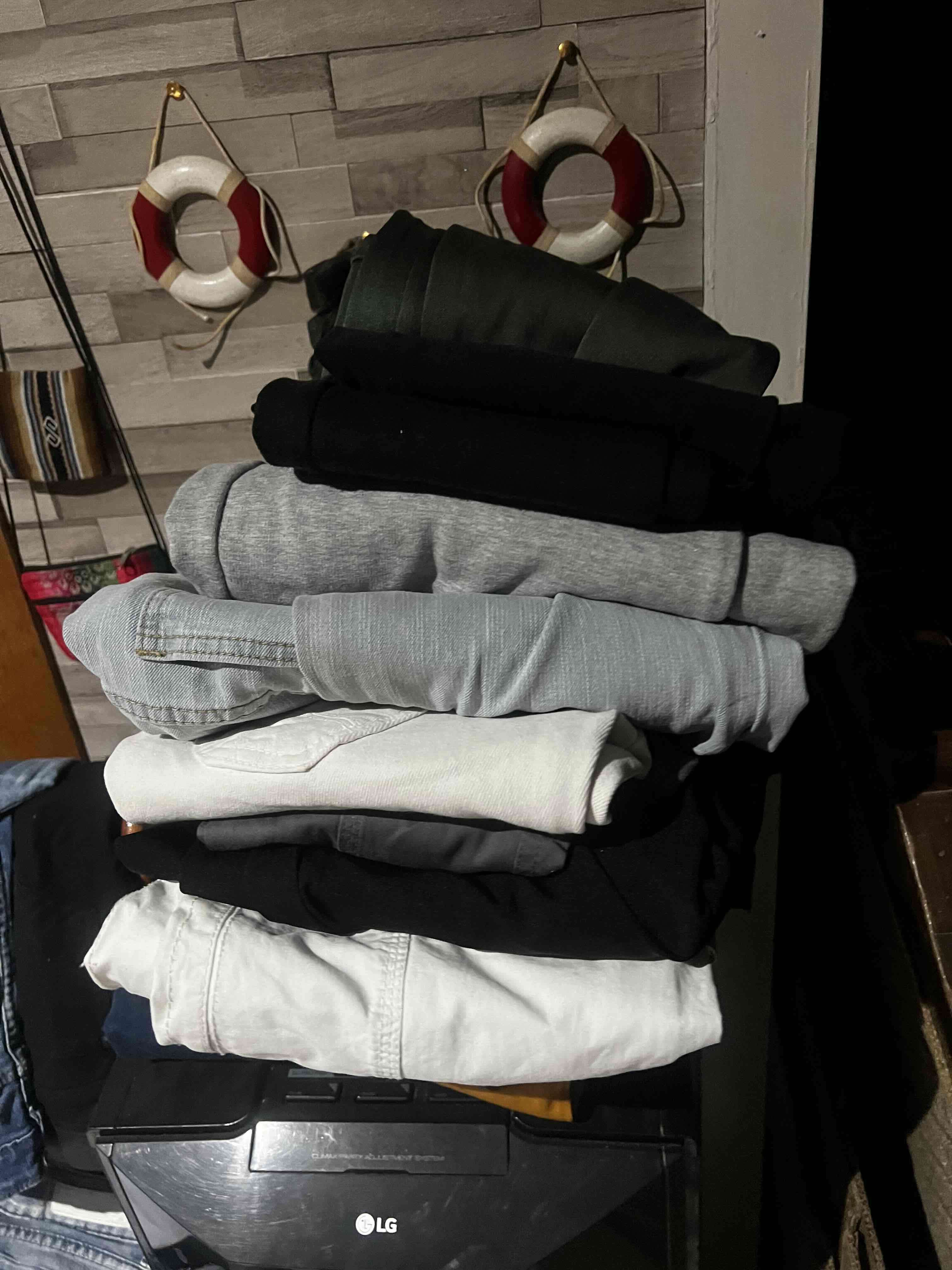 Tengo gran cantidad de jeans en exelente estado - miniatura 3