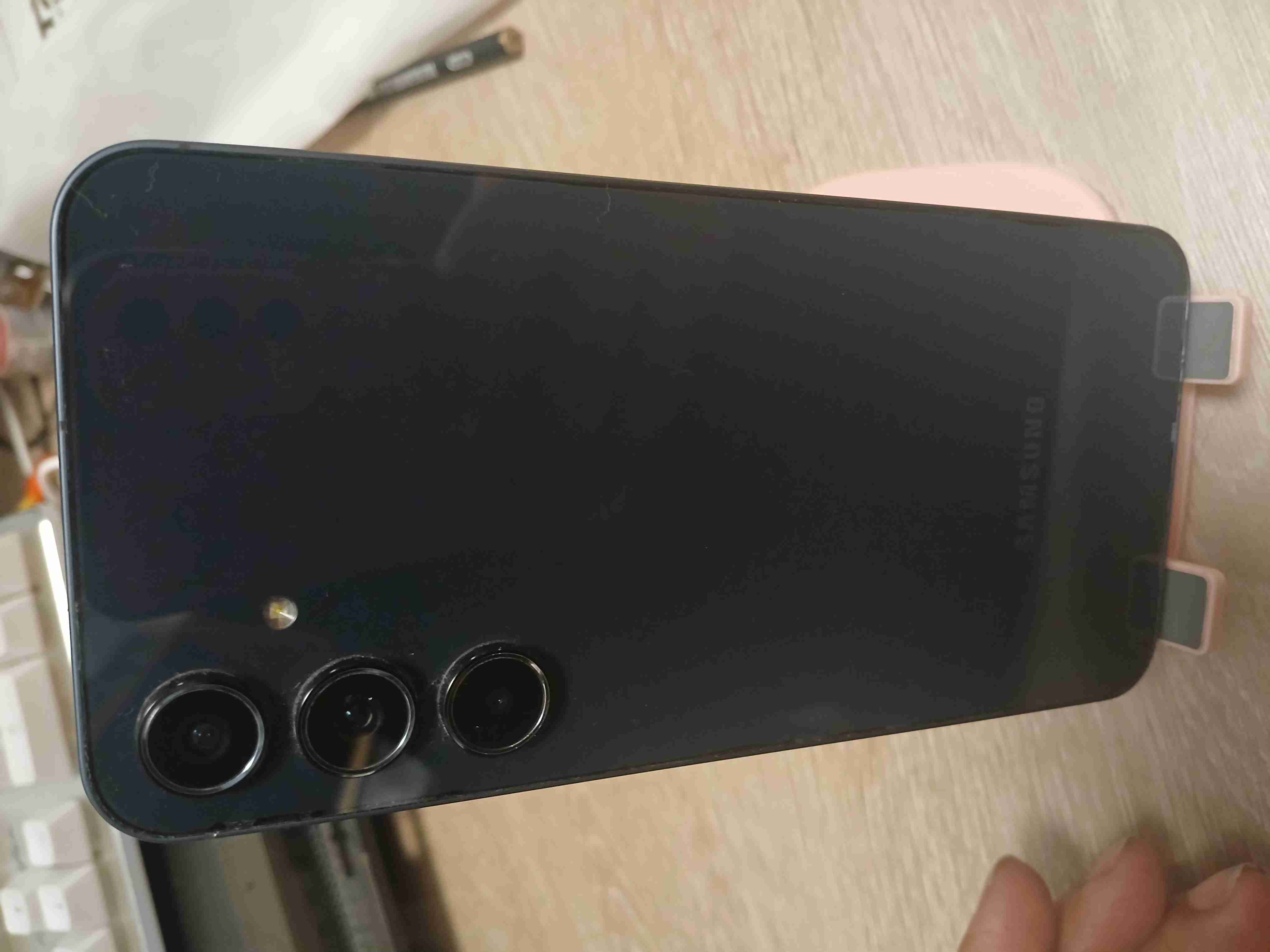 Teléfono inteligente negro - miniatura 2